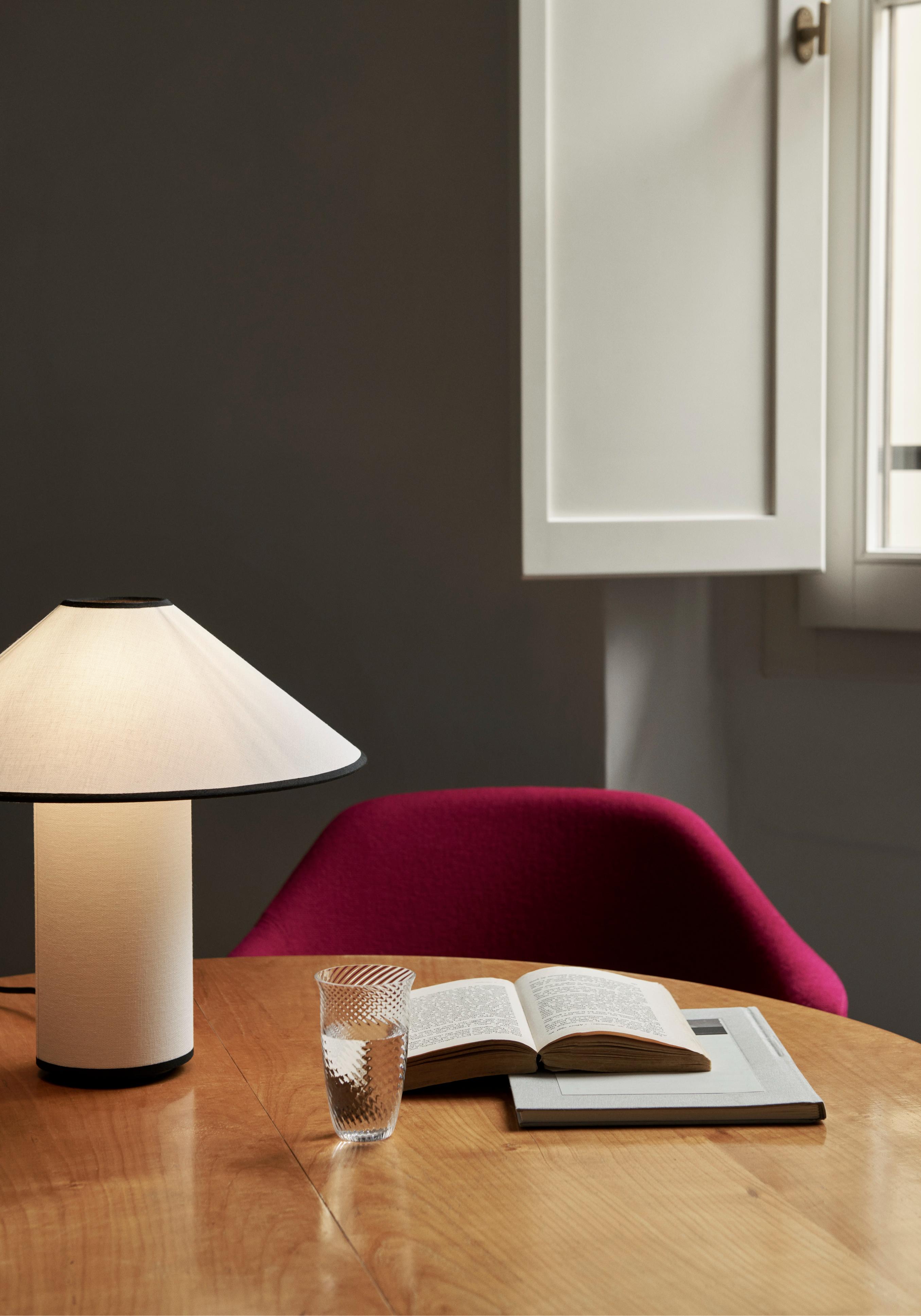 Stolní lampa COLETTE ATD6 bílá s černým povrchem