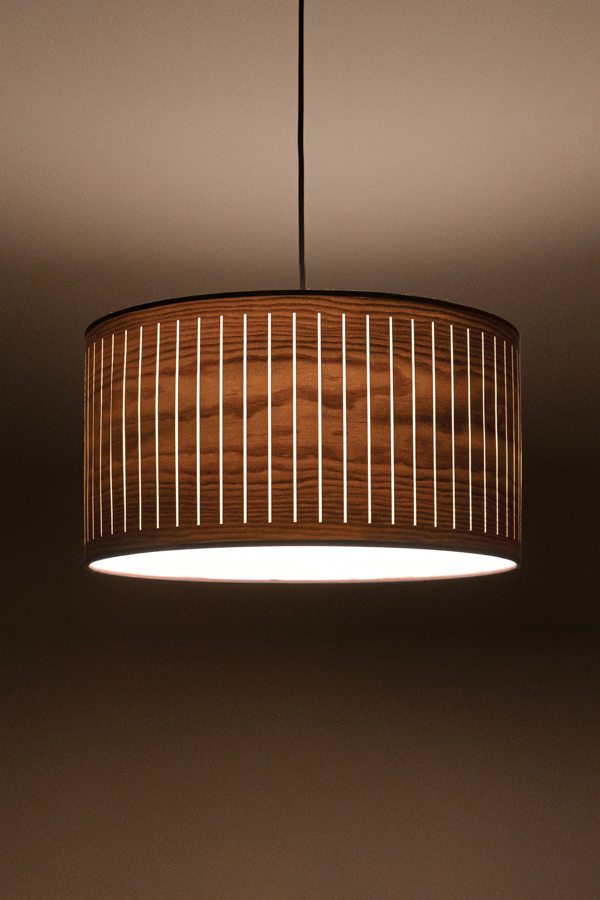 Lampa wisząca AUTUMN drewno orzechowe, marka Nomon