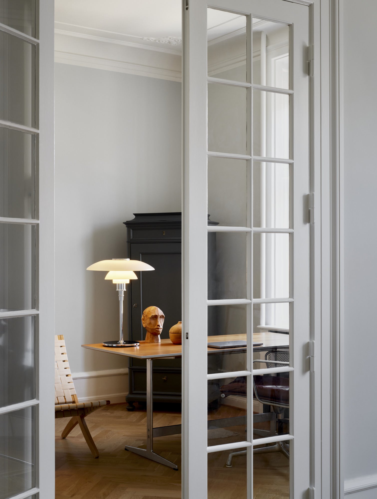 Stolní lampa PH 4½-3½ bílá s chromovaným podstavcem