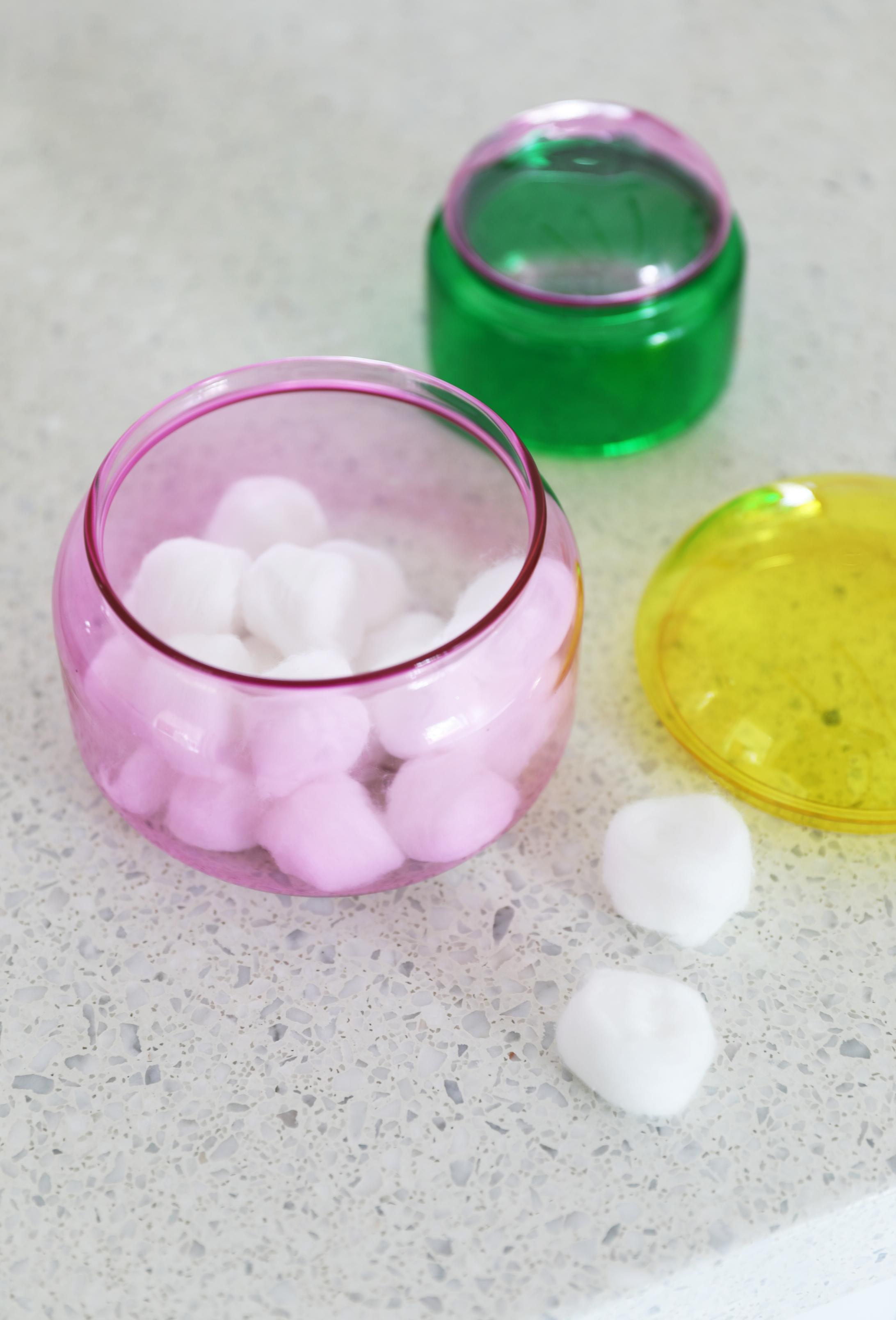 Skleněný kontejner PUFFY růžový se žlutým víkem