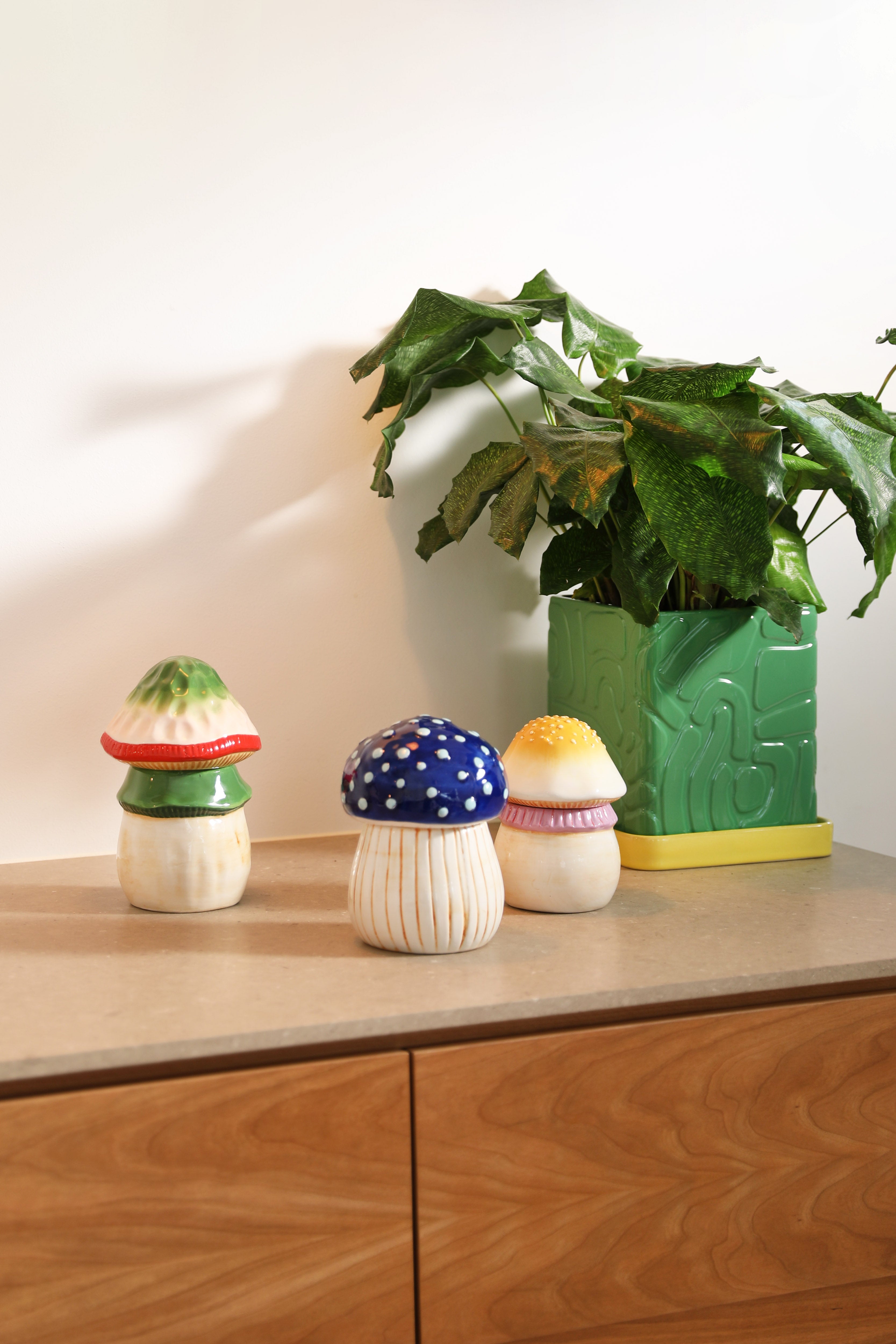 Pojemník MAGICKÁ HŘÍBEK béžový se zelenou a červenou