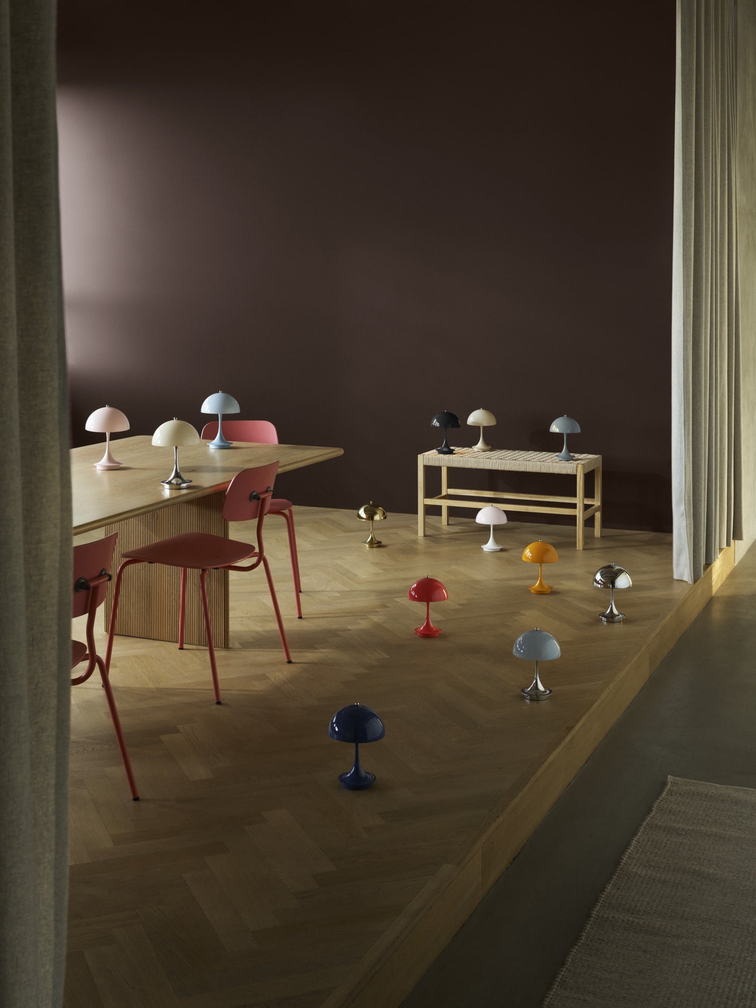 Přenosná lampa PANTHELLA 160 korálová