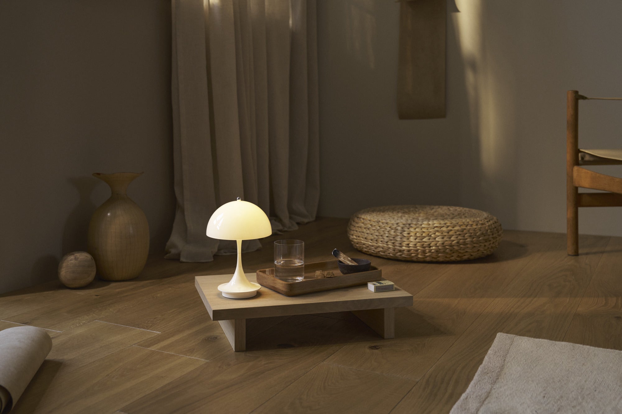 Přenosná lampa PANTHELLA 250 béžová opál