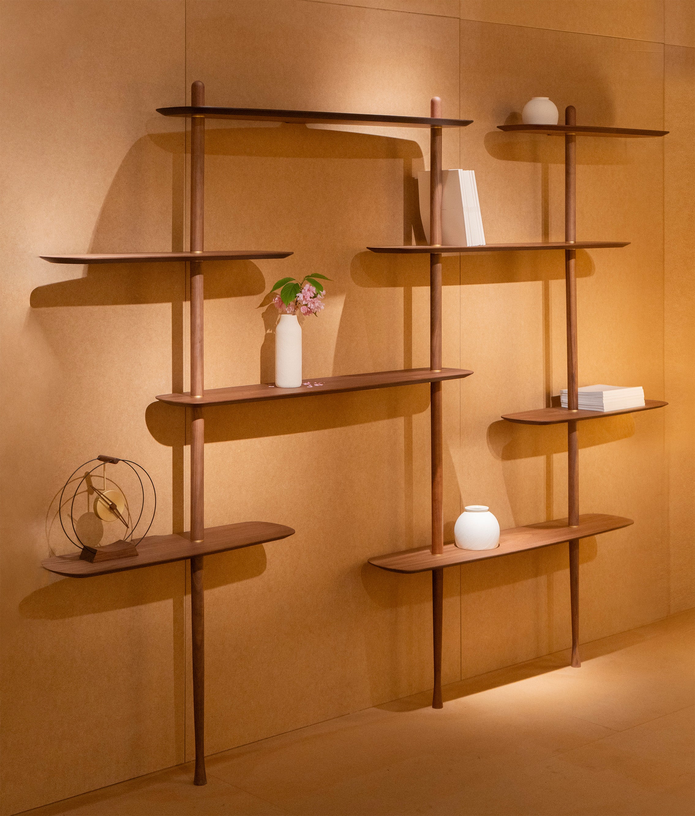 Nástěnný regál AXIS 3 černý jasanový dýha