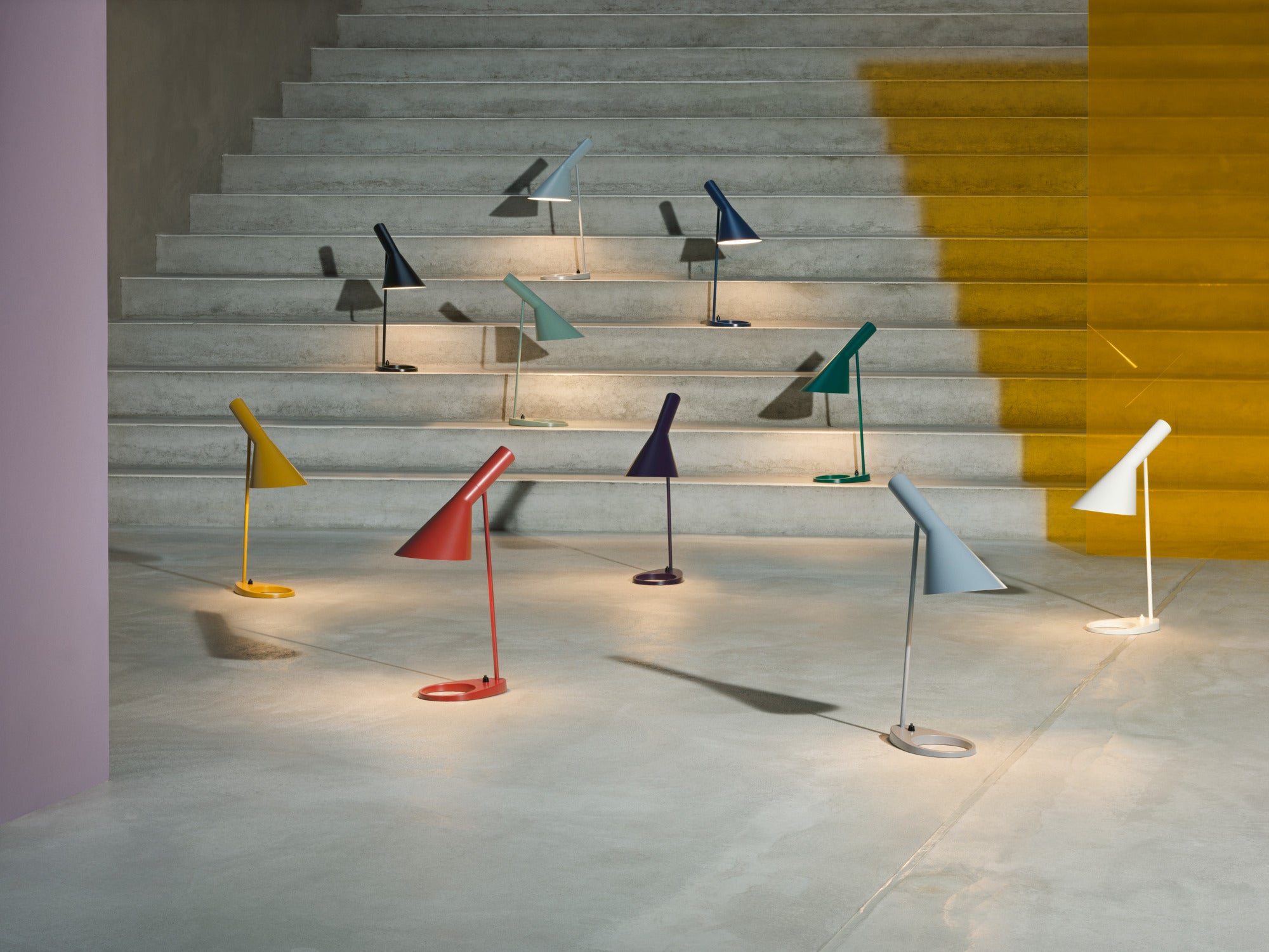 Lampa stołowa AJ biały