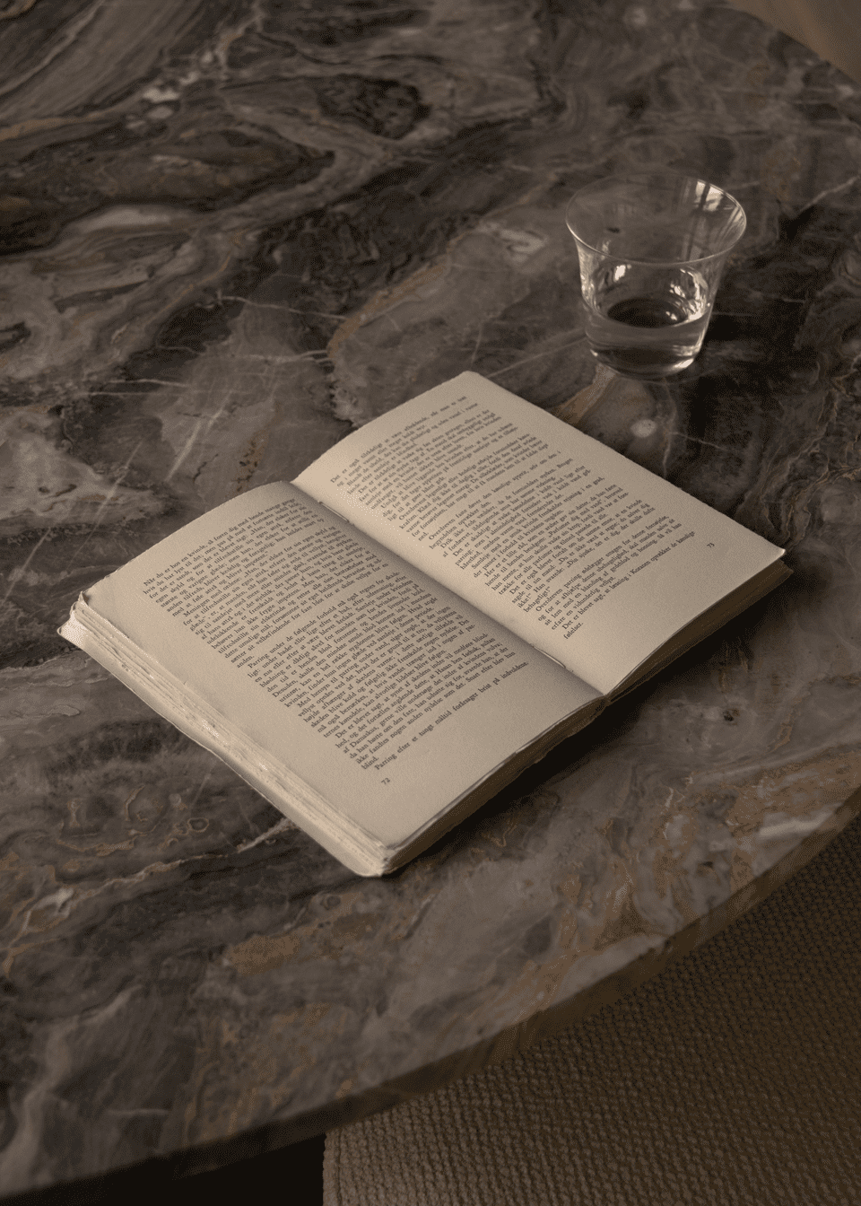 Ocelový konferenční stolek ANDROGYNE