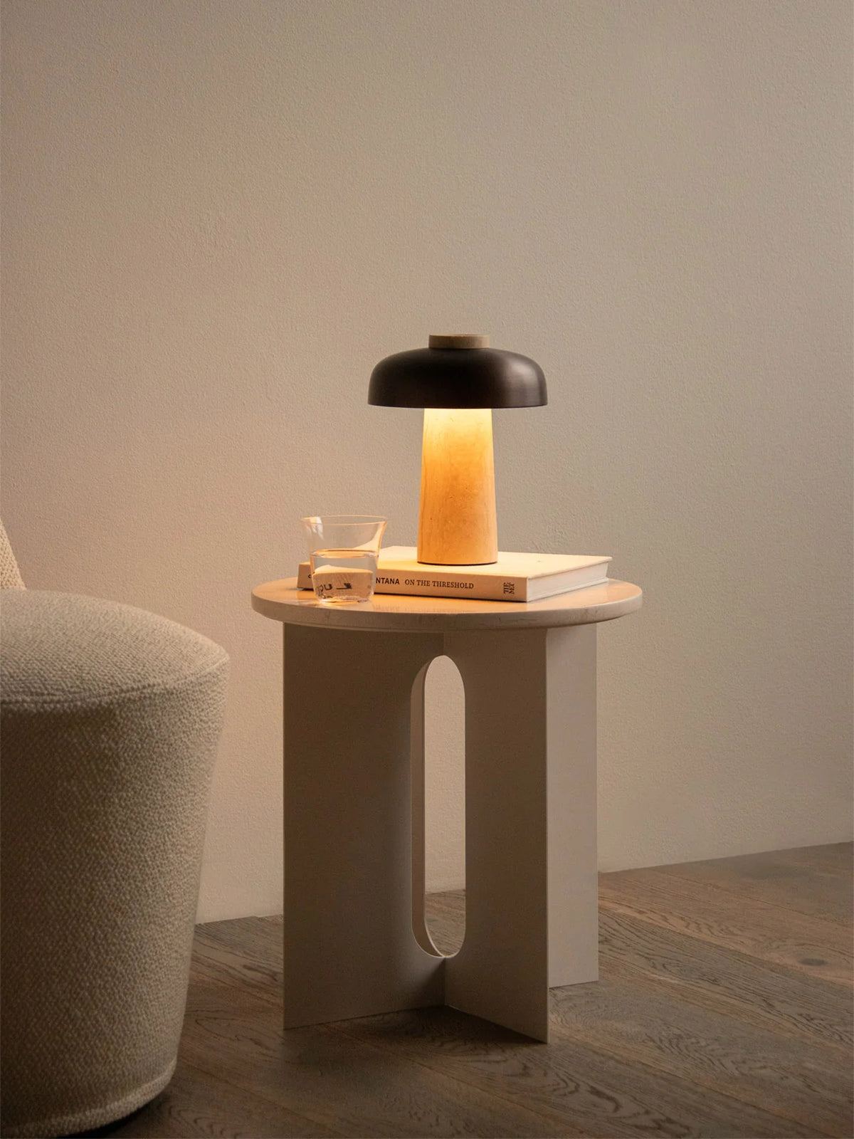 Lampa przenośna REVERSE brązowy klosz z kamienną podstawą – styl nowoczesny