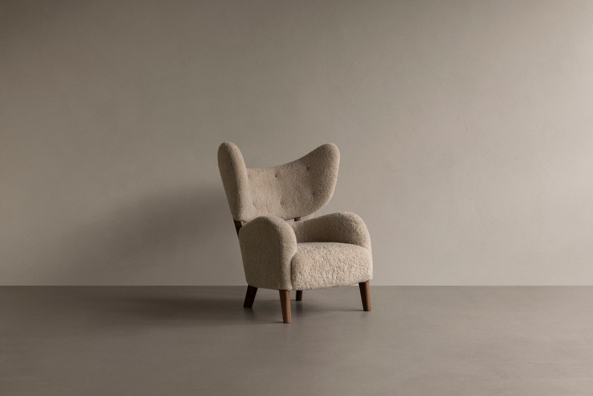 Fotel MY OWN CHAIR skóra owcza z dębową podstawą