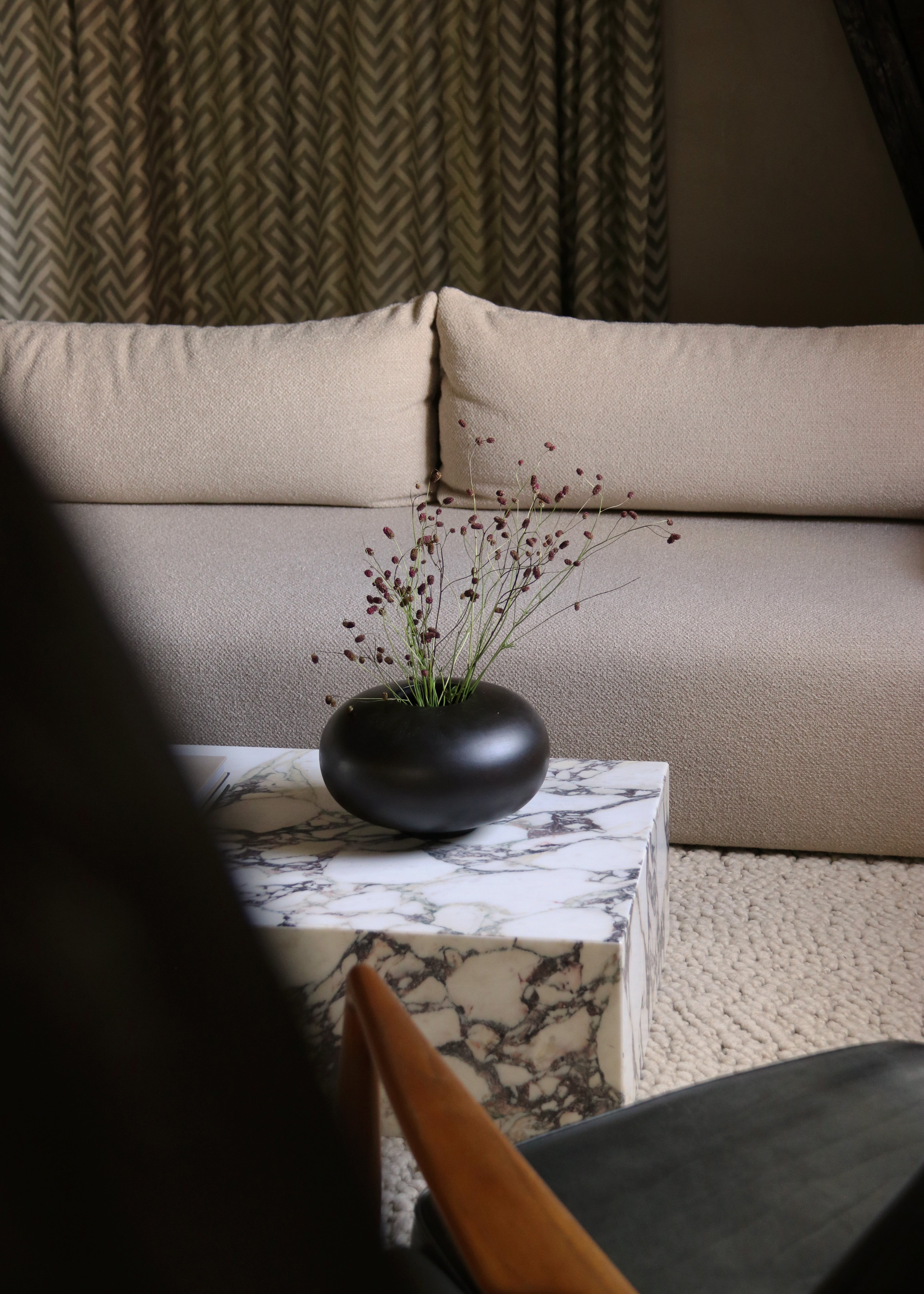 2-seater OFFSET sofa cream