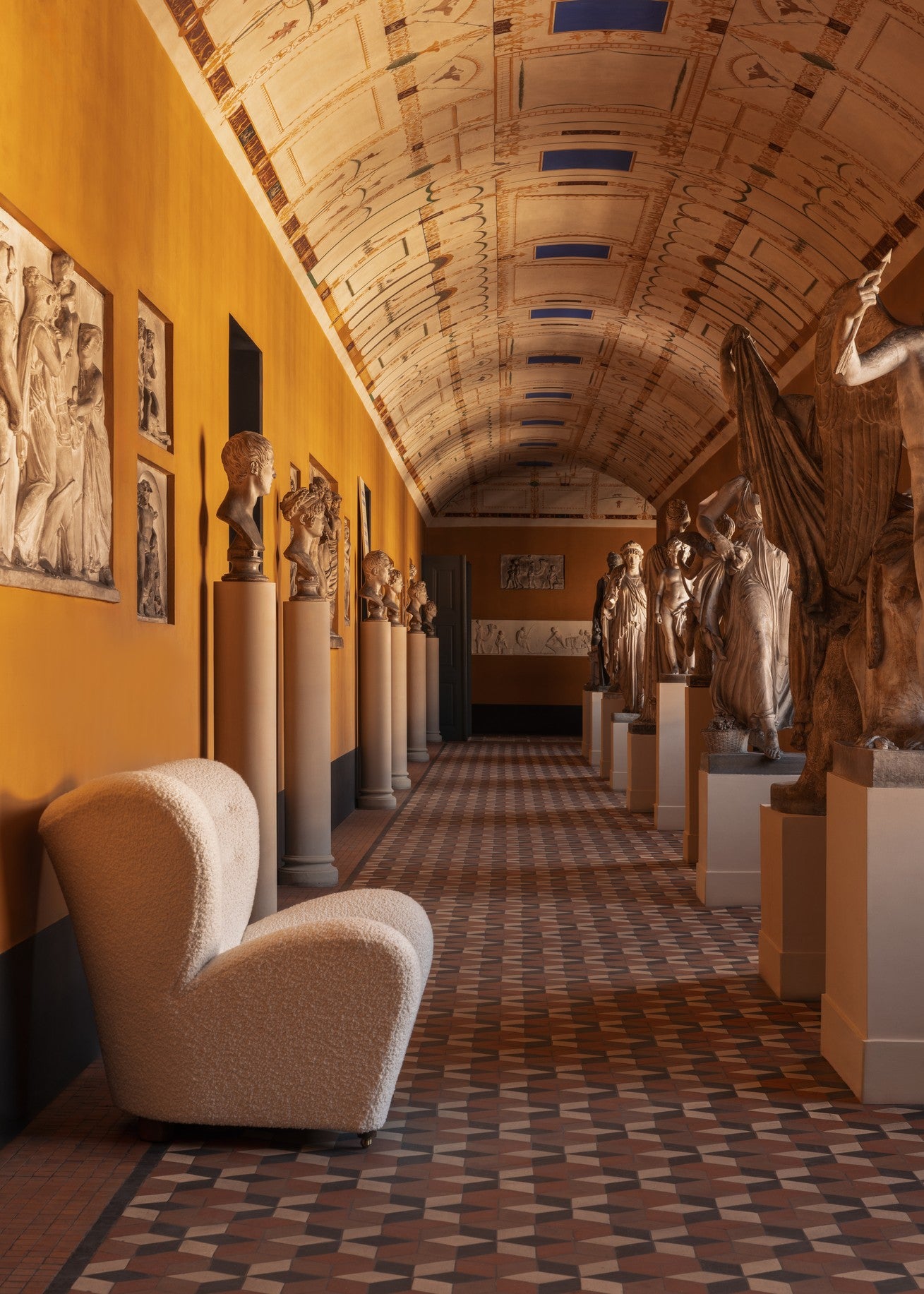 Křeslo UNAVENÝ MUŽ béžové