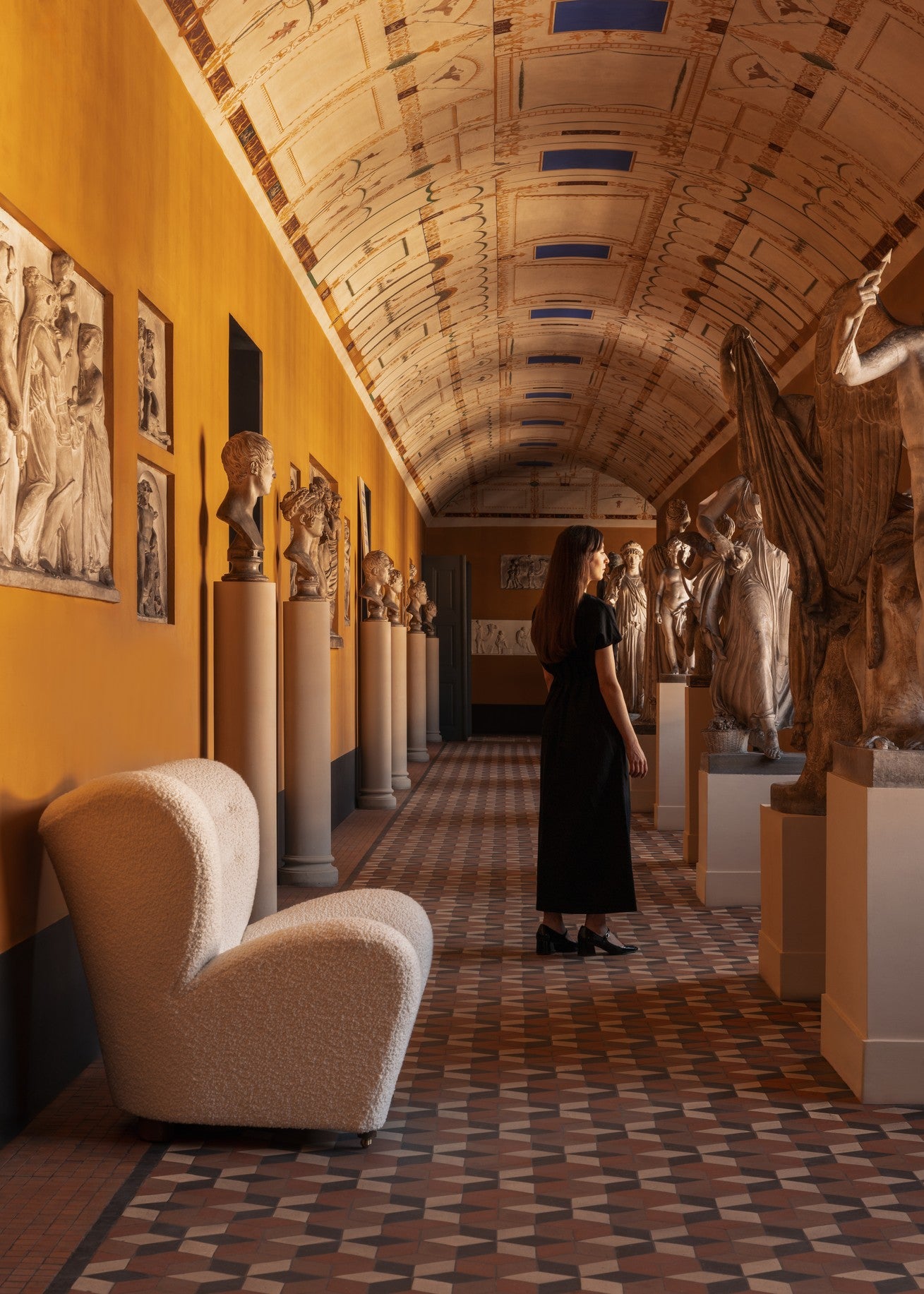 Křeslo UNAVENÝ MUŽ béžové