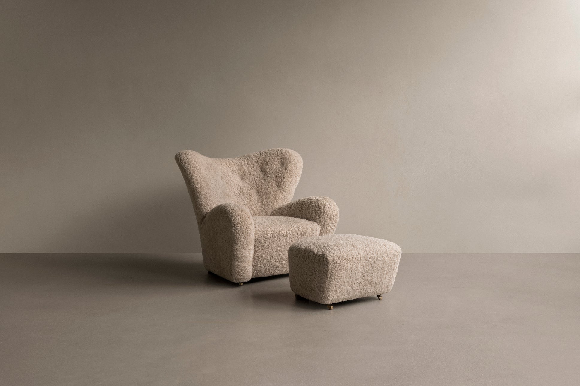 Otomana THE TIRED MAN owcza skóra