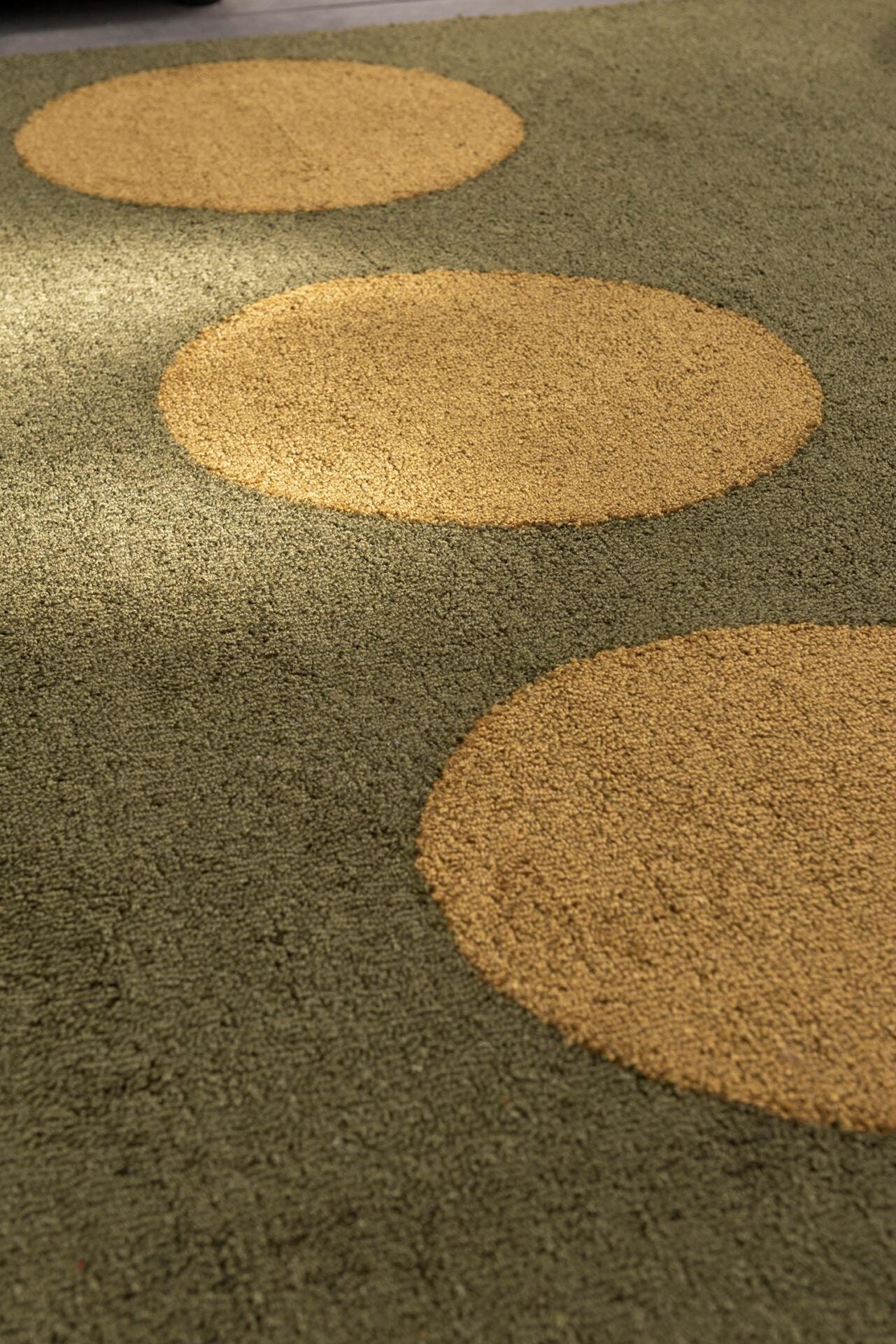 Venkovní koberec FESTIVAL DOTS zelený