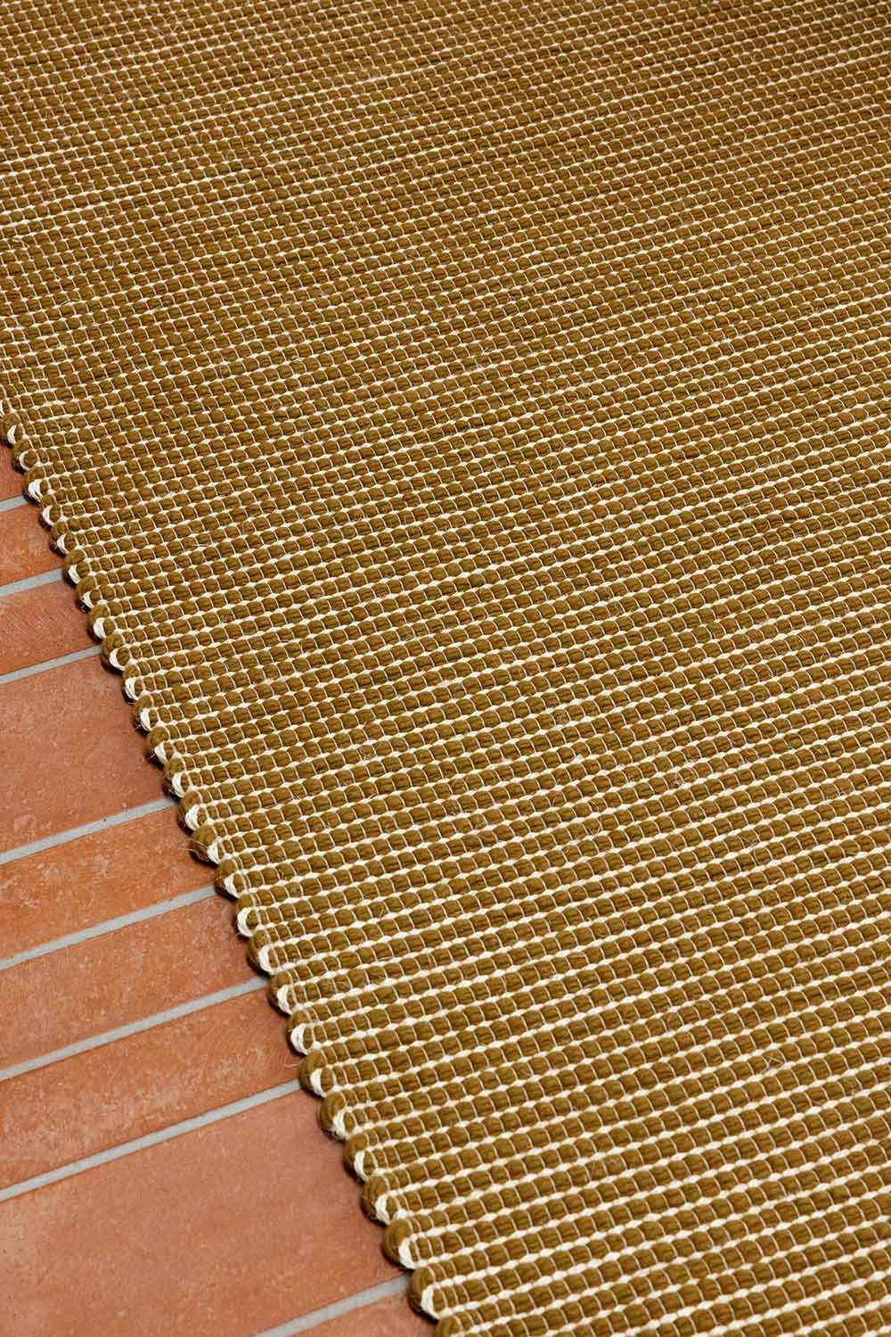 Koberec FRAME hořčicový