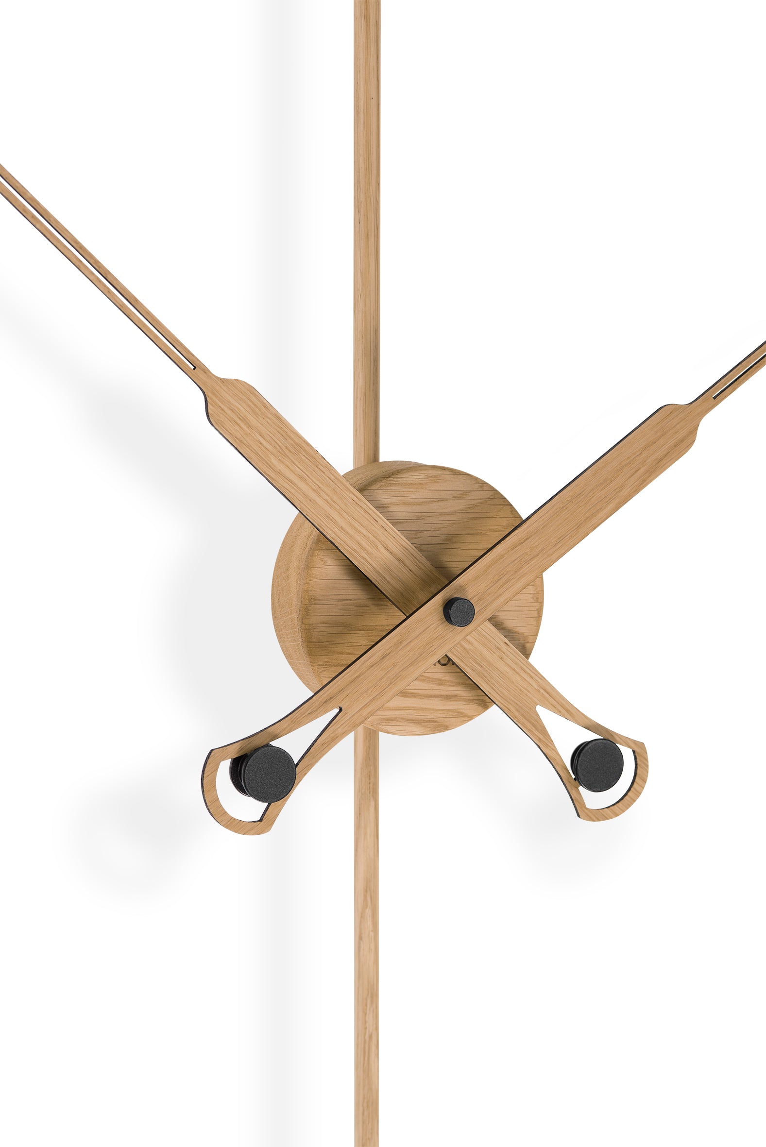 Nástěnné hodiny BILBAO PREMIUM z dubového dřeva s černou barvou