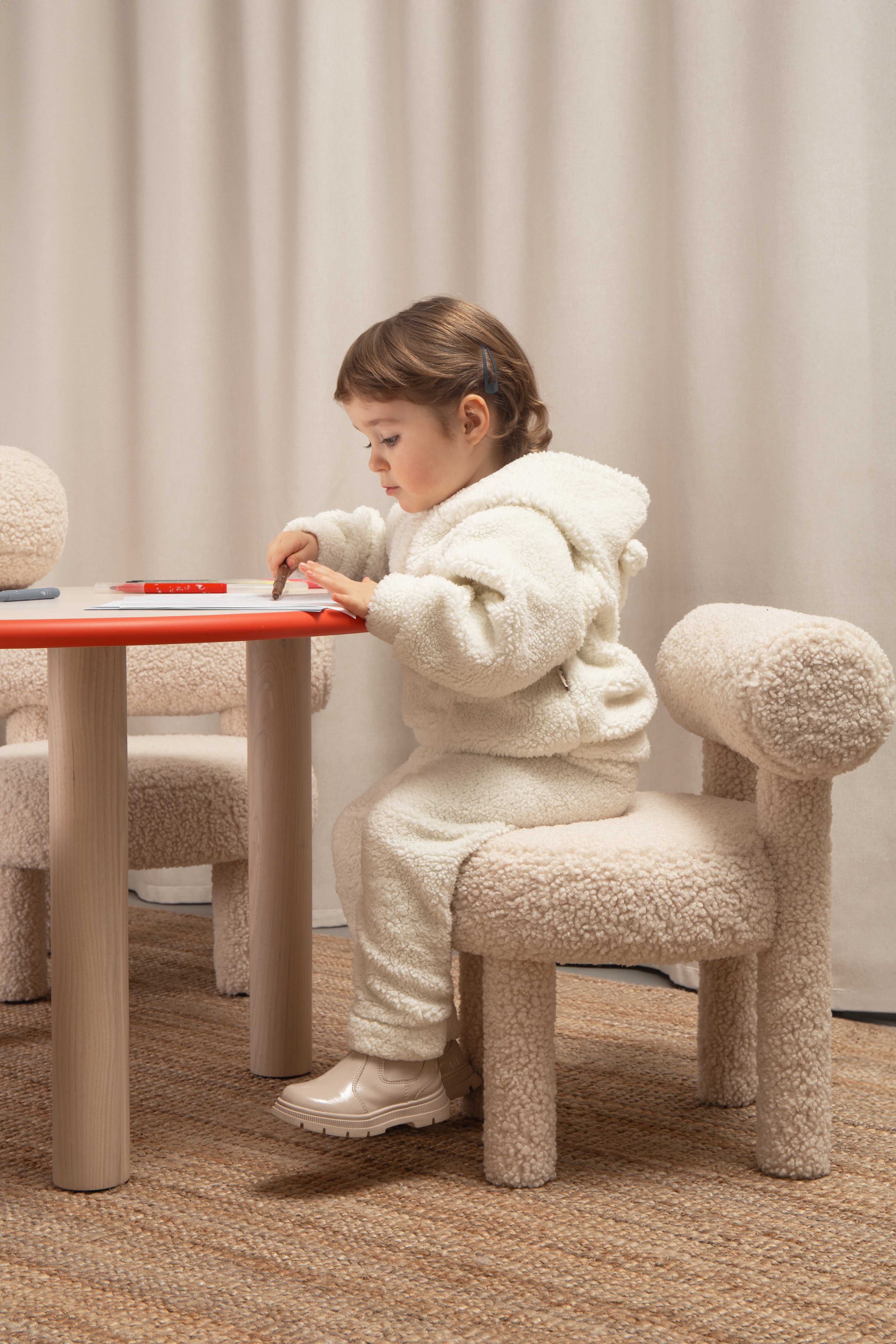 Dětský kulatý stůl BABY PAUL z přírodního jasanového dřeva