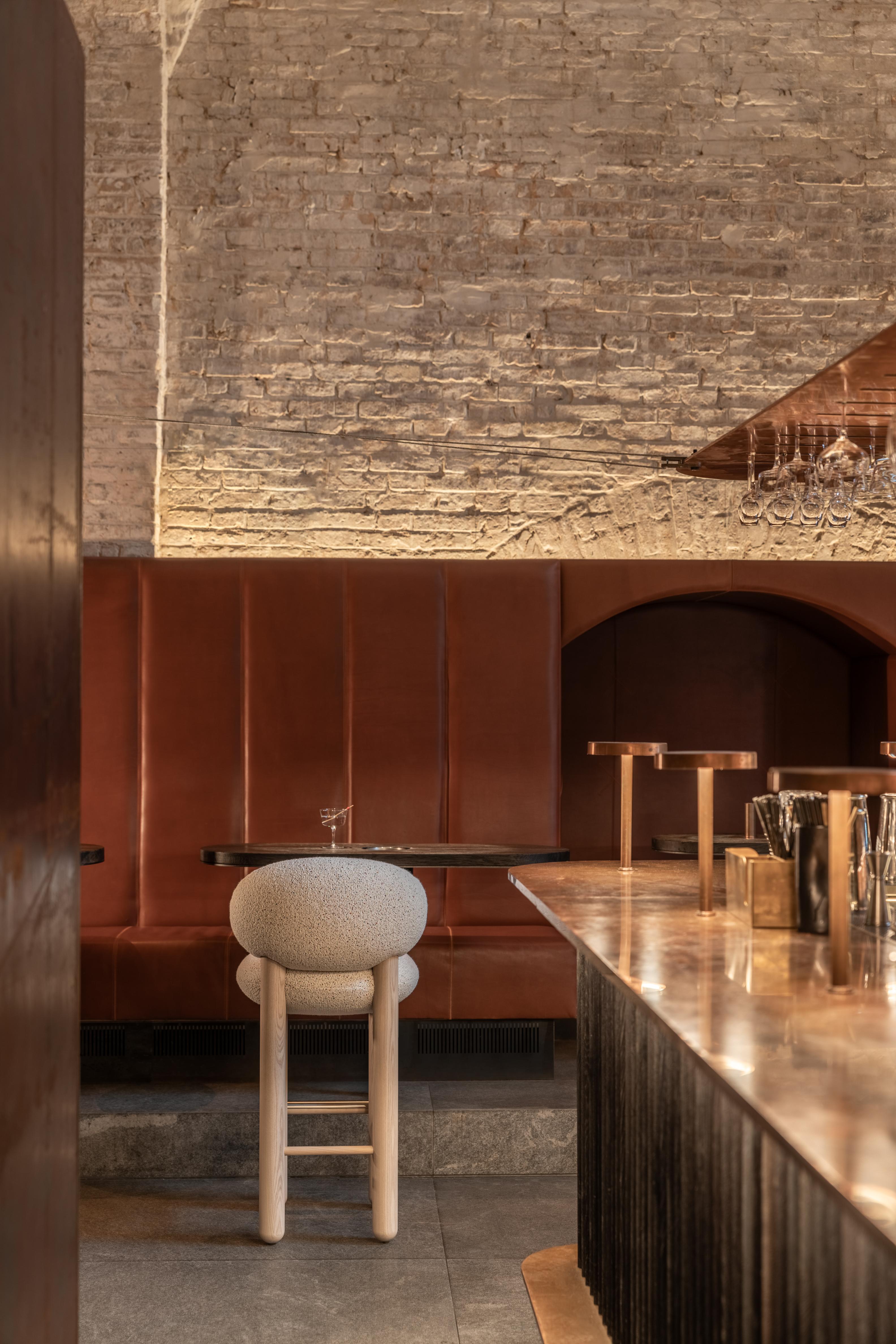 FLOCK CS2 upholstered bar stool with wooden base