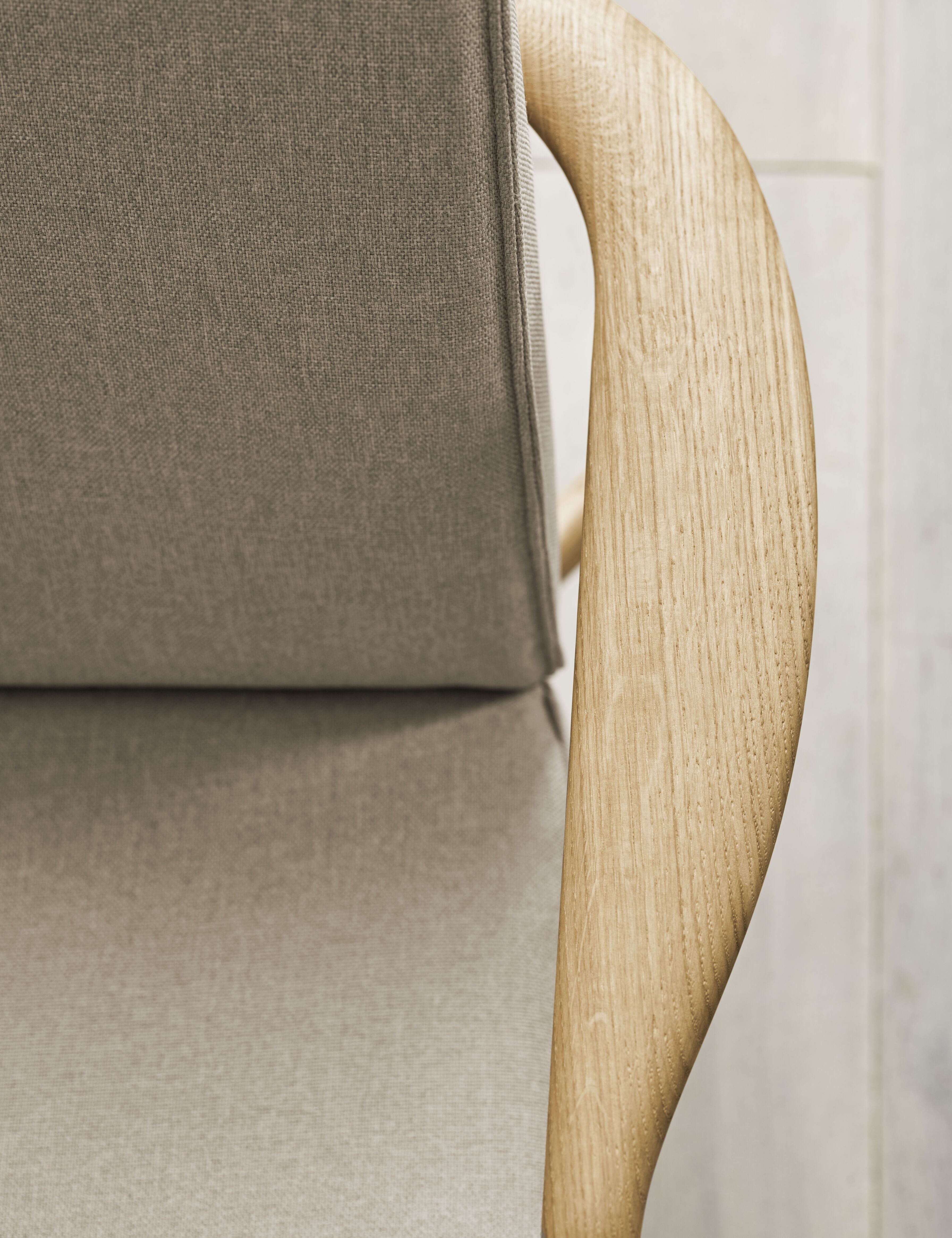 Křeslo BOWIE na podstavě z běleného dubového dřeva