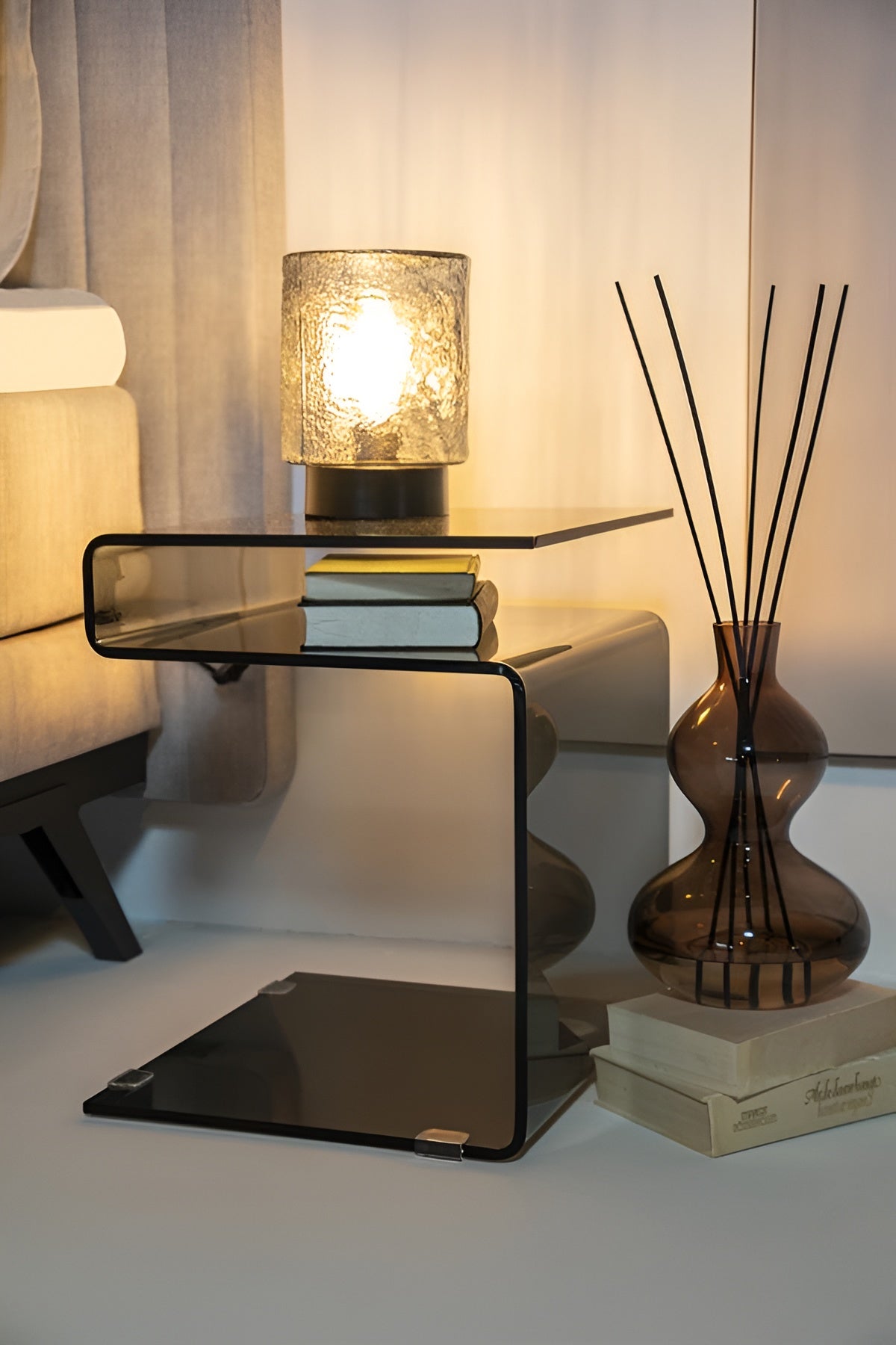 Boční stolek SHADOW hnědé sklo