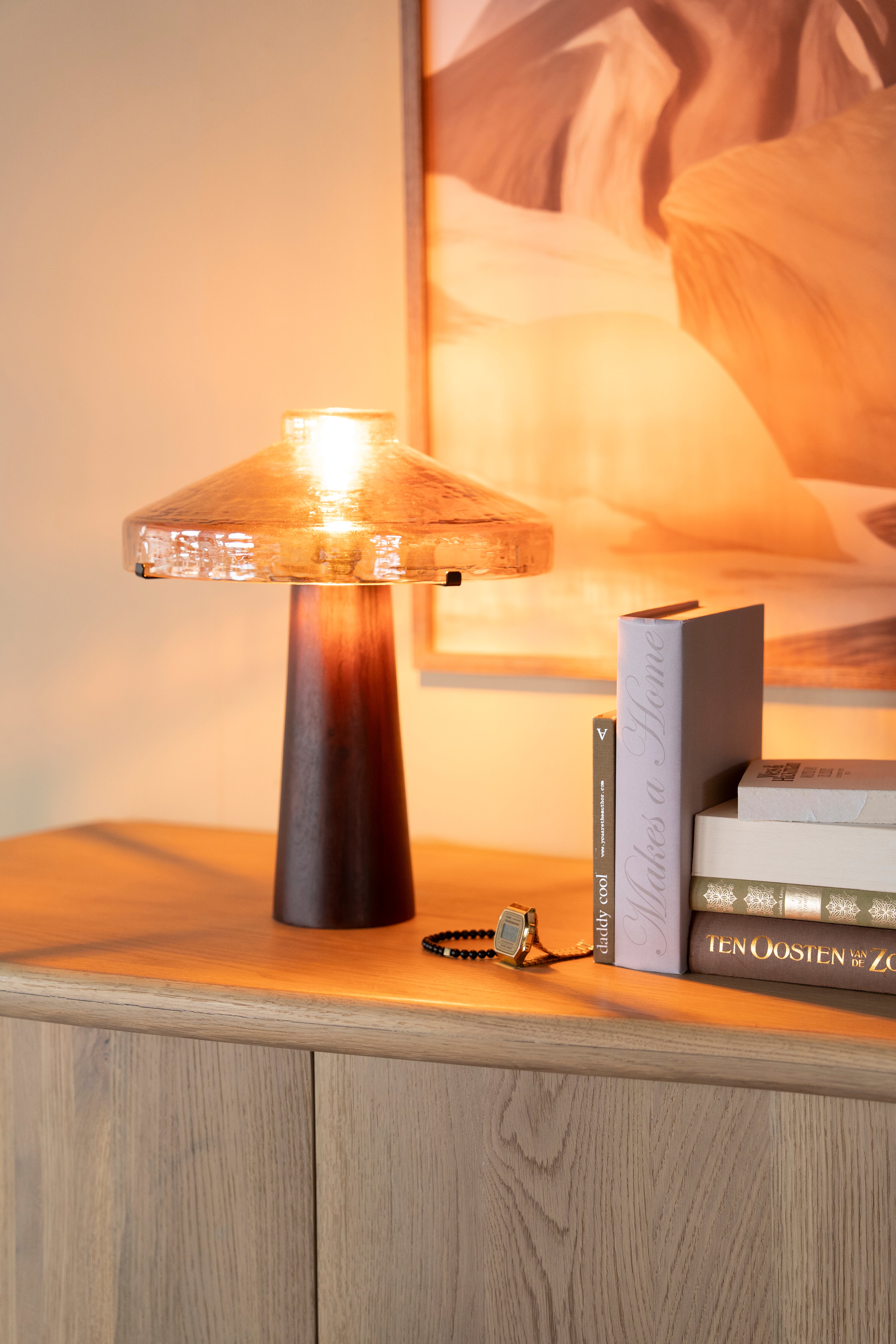 Stolní lampa DOME dřevěná základna se skleněným stínidlem