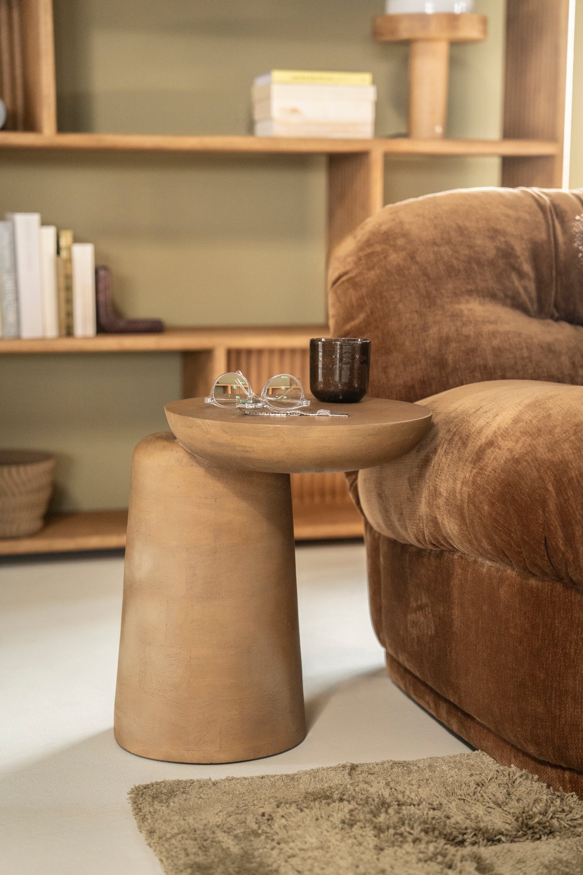 Stolik boczny WOOMBLE drewno mango