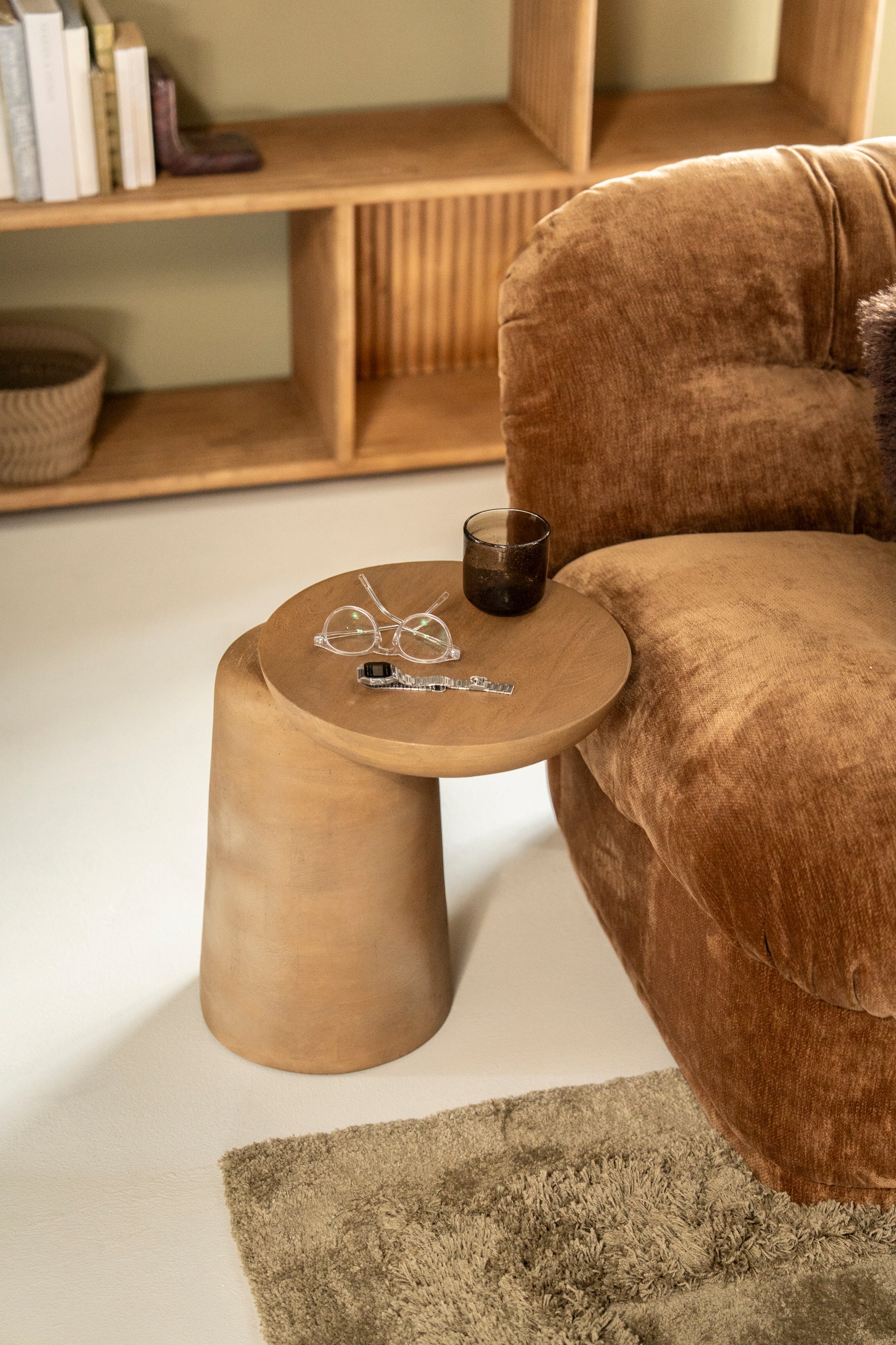 Stolik boczny WOOMBLE drewno mango