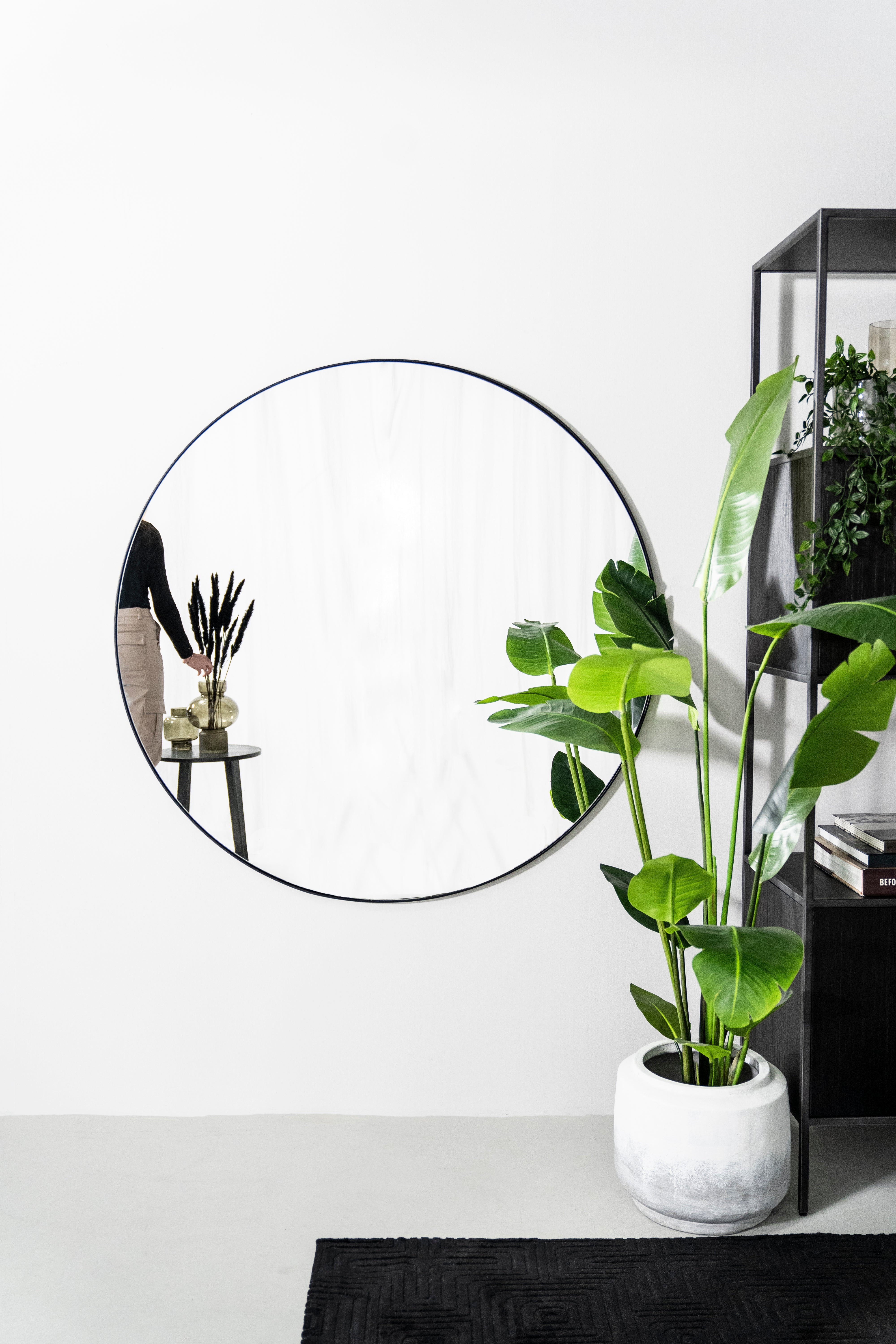 IMMENSE round mirror black frame