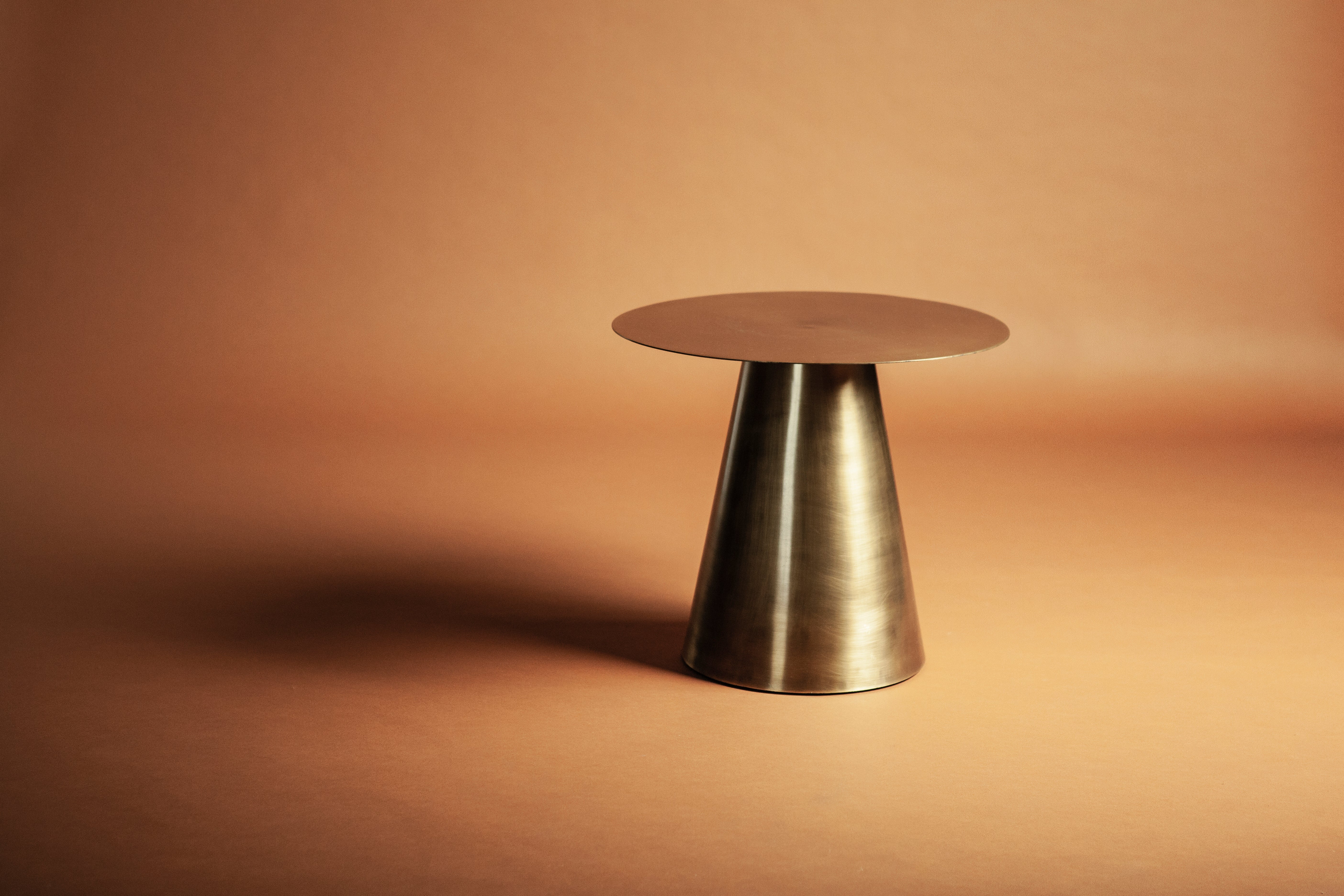 Stolik boczny MASTIC złoty