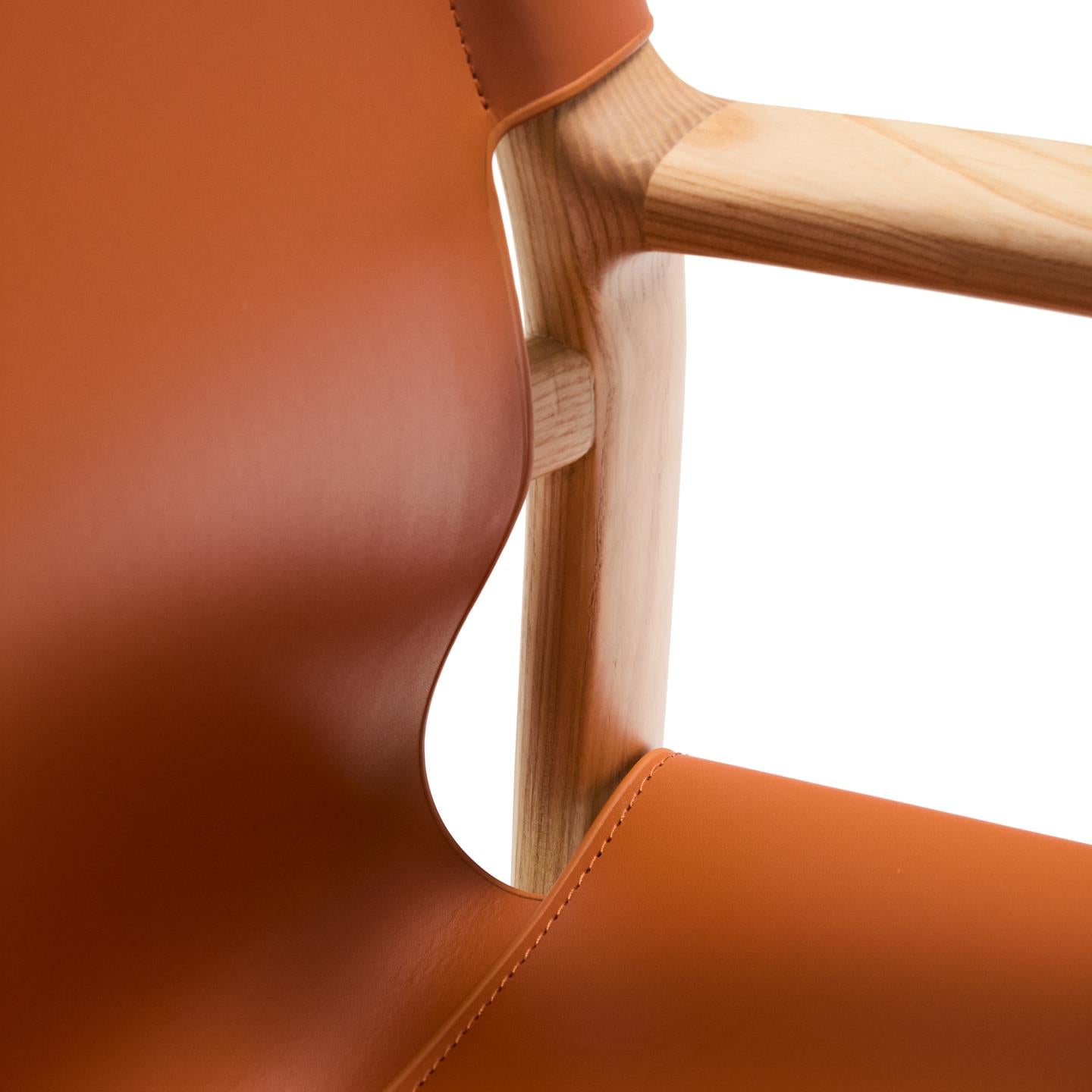 Židle JAN jasně hnědá kůže z recyklace s jasanovým dřevem