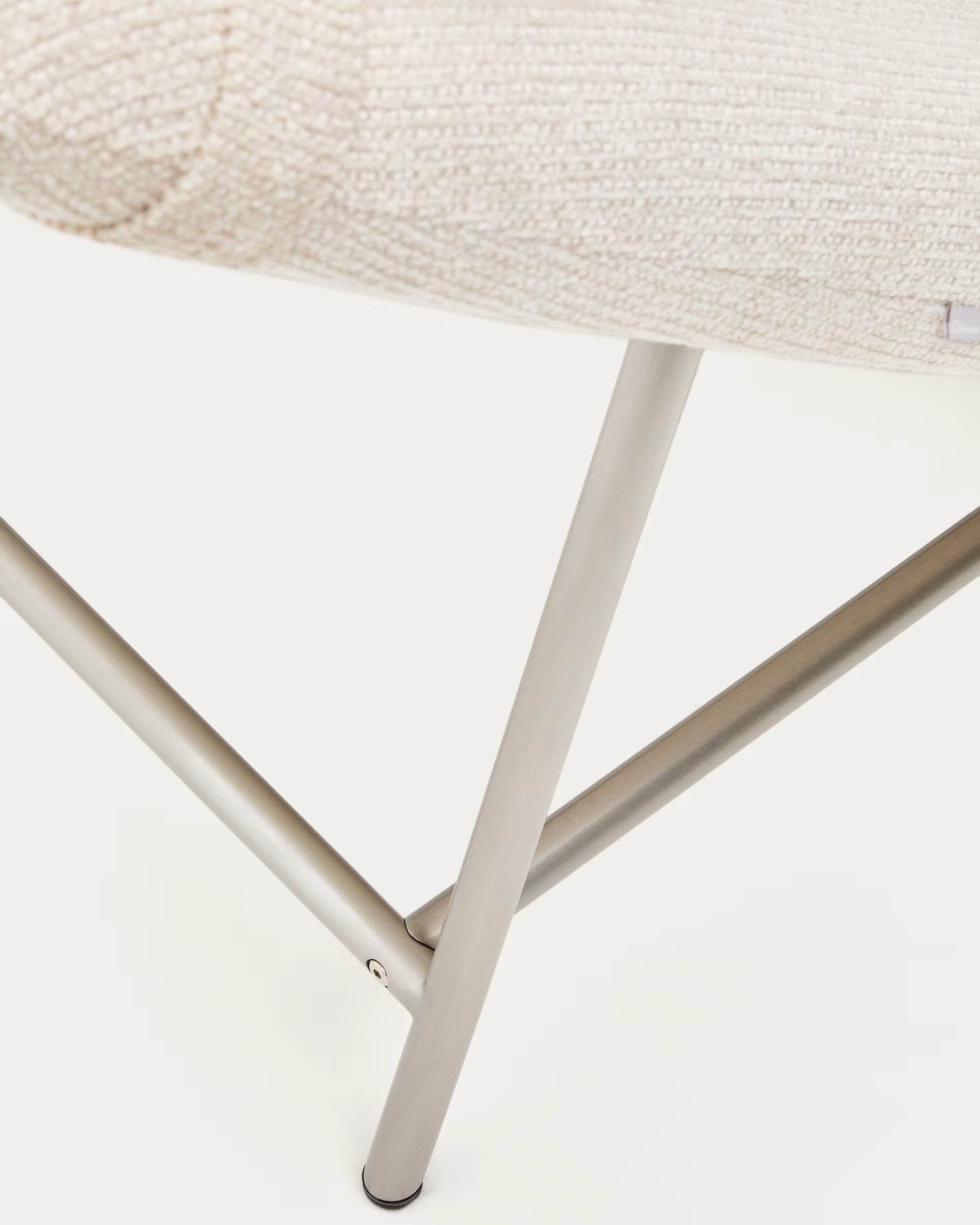 Szezlong OSLA béžový se stříbrným podstavcem