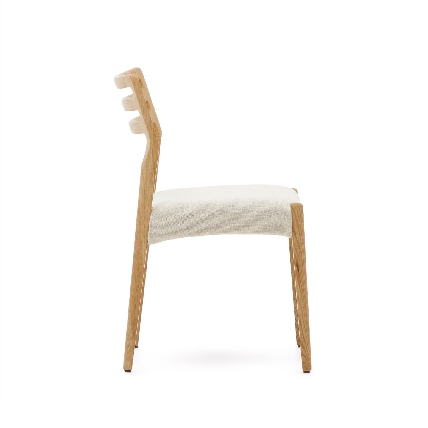 CUDIA chair in beige chenille with an oak base