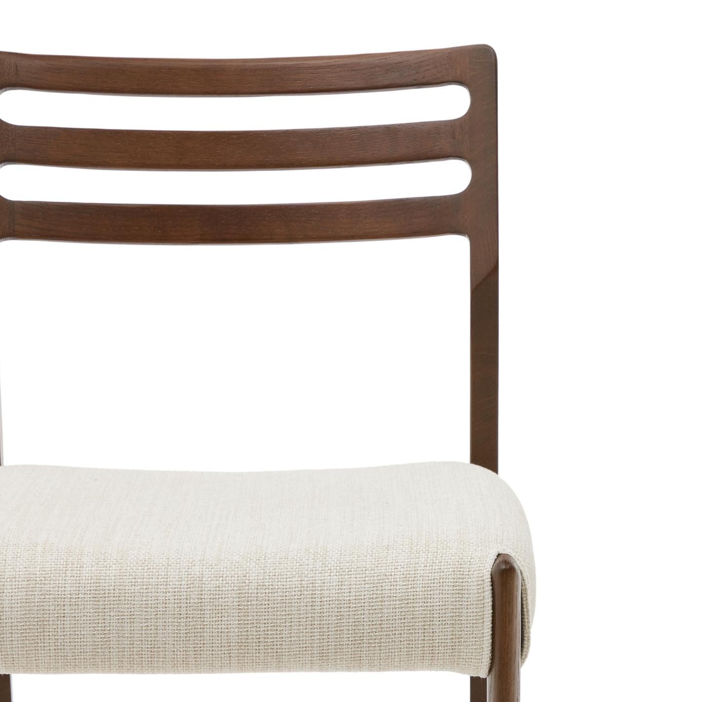 CUDIA chair in beige chenille with a dark oak base