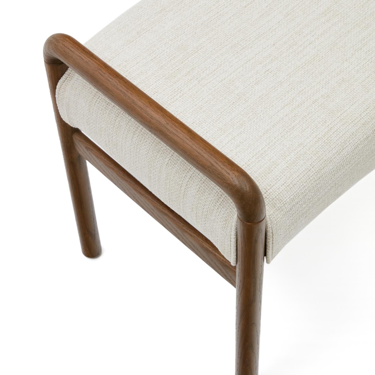 MACARET bench in beige chenille with a dark oak base
