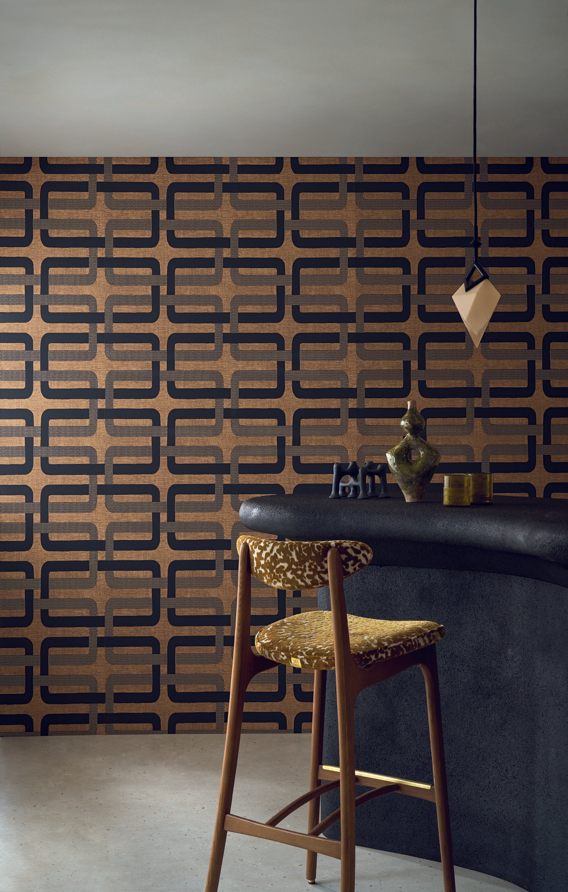 Structural wallpaper with geometric pattern MATJARA - KAKI/DORÉ dark green