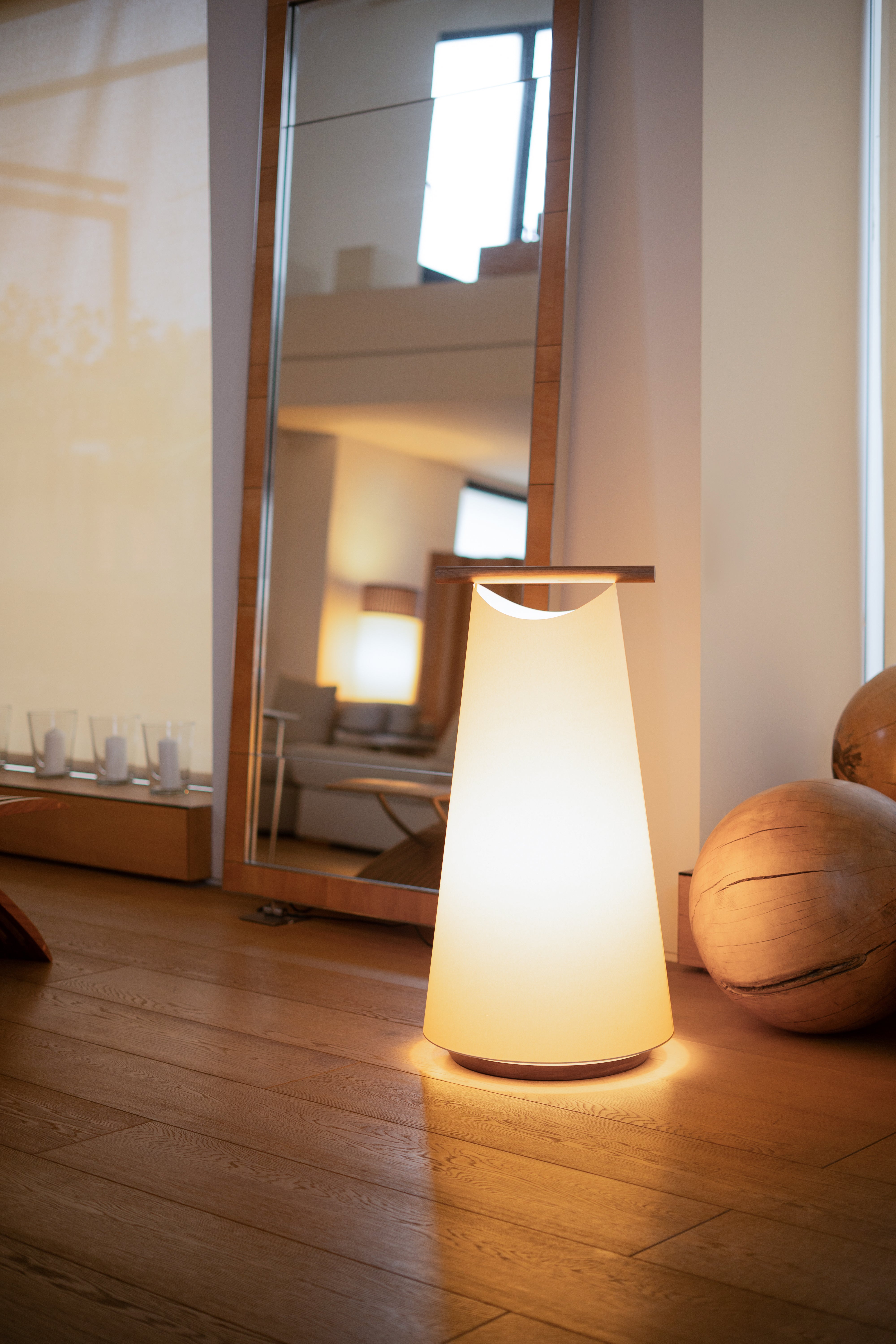 Podlahová lampa CATAY bílá s dubovým dřevem