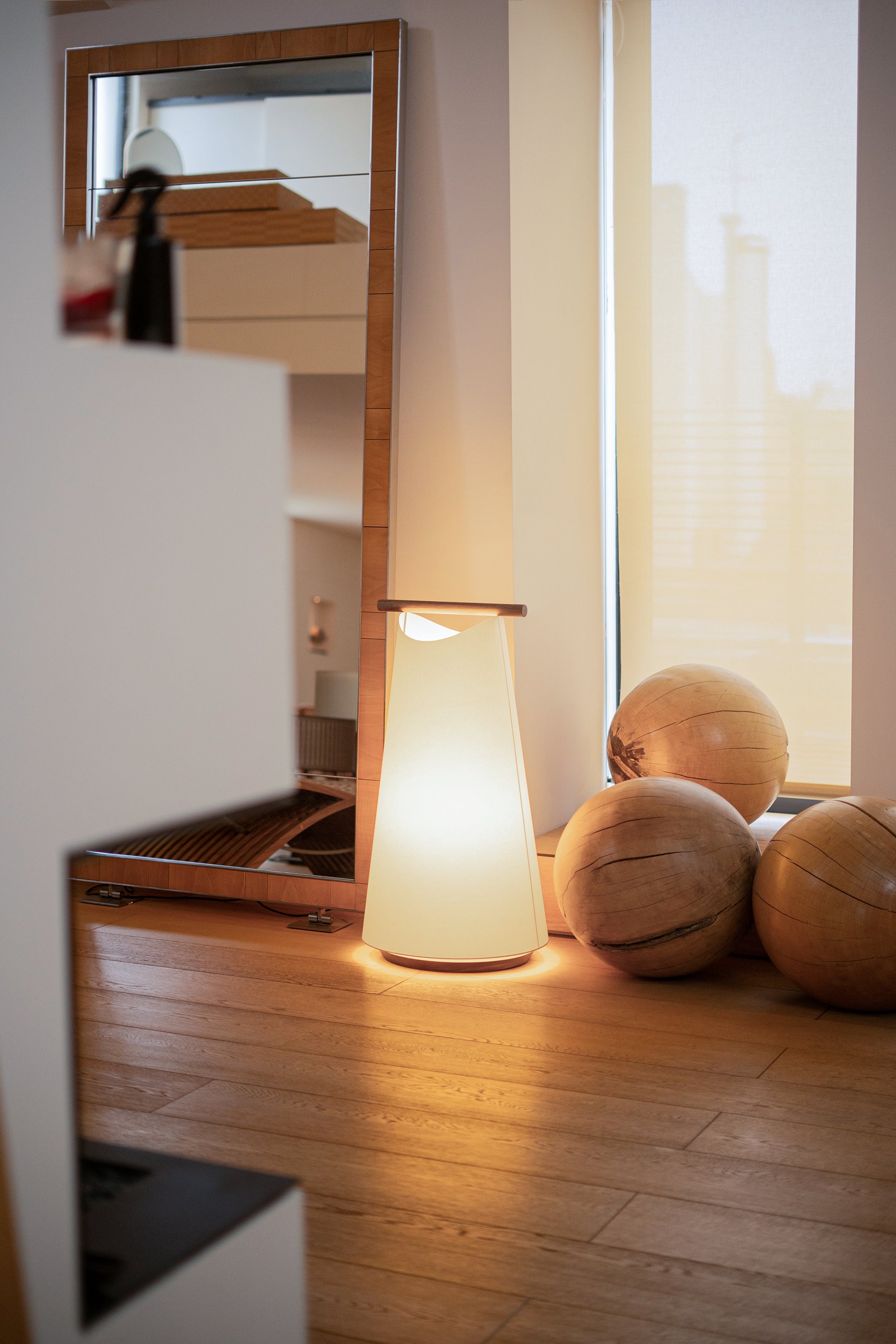 Podlahová lampa CATAY bílá s dubovým dřevem