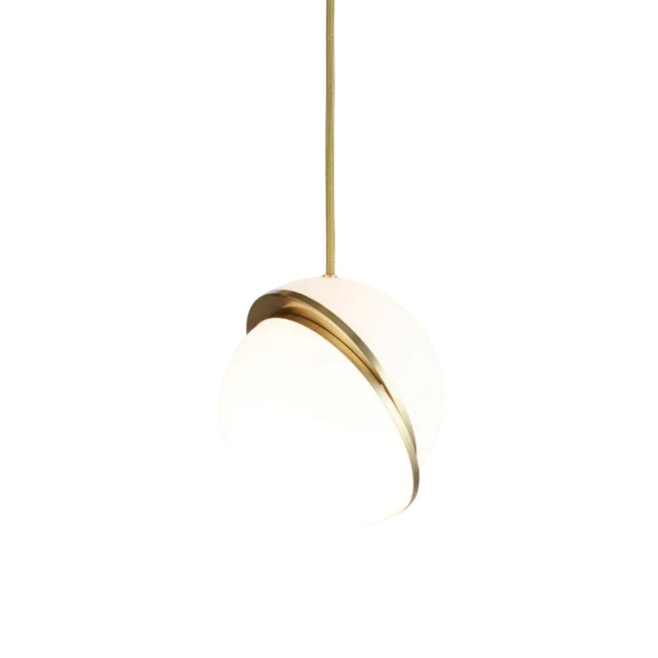 Lampa visící CRESCENT s opálovým stínidlem a mosaznými detaily