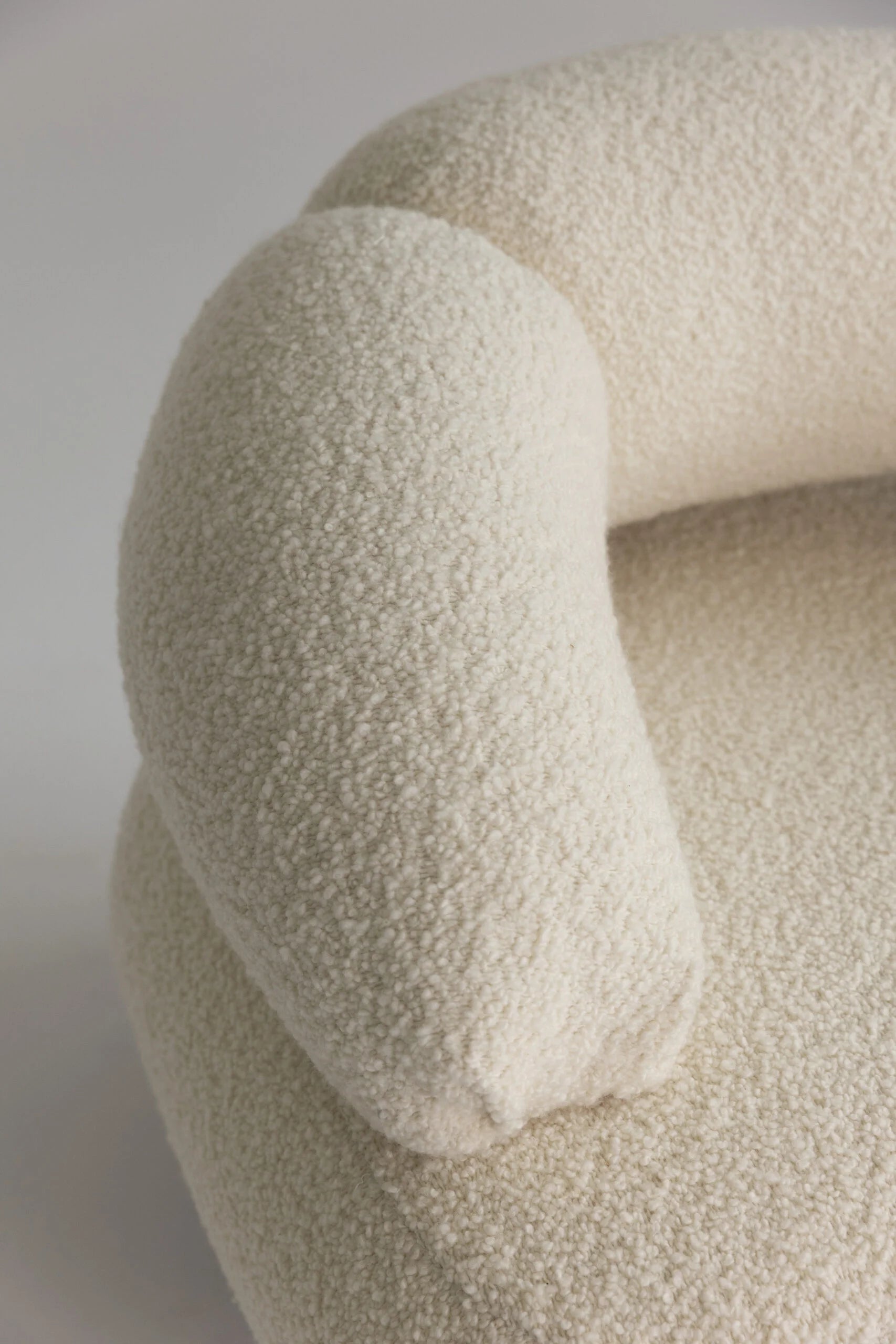 Otočný fotel CROISSANT čalouněný