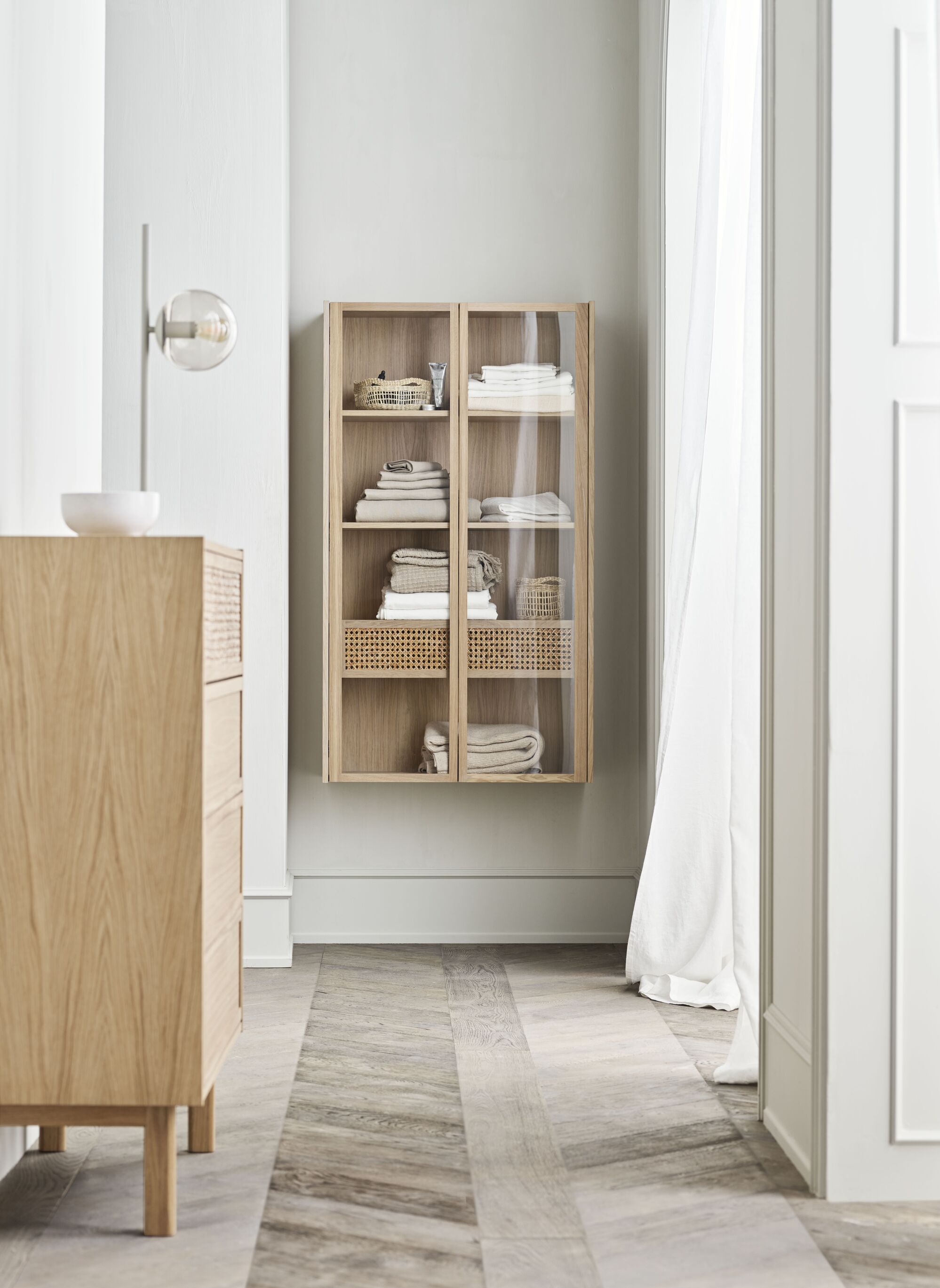 Nástěnná skříňka CANA bělené dubové dřevo