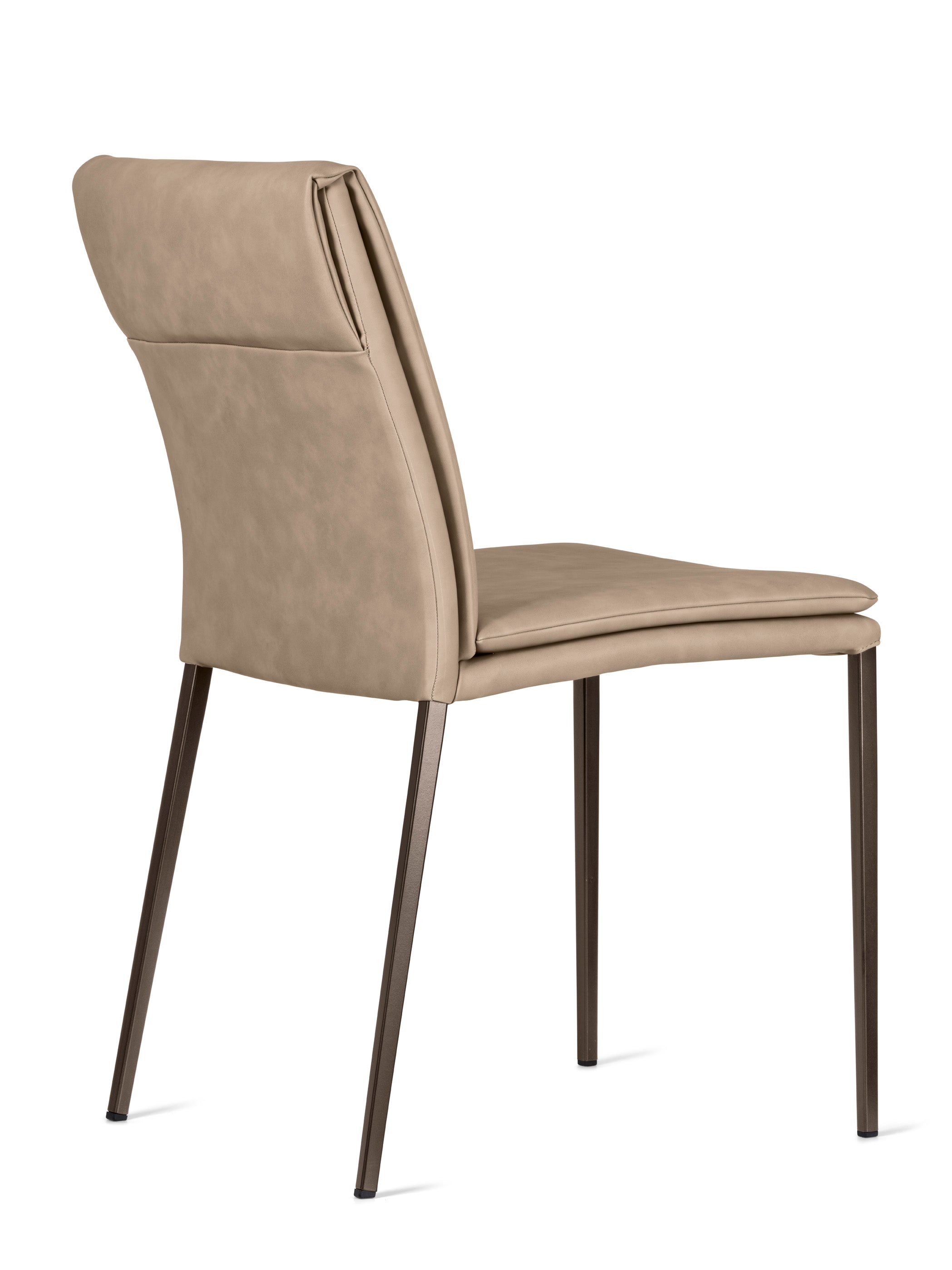 Křeslo CARMEN LARGE čalouněné s hnědým podstavcem