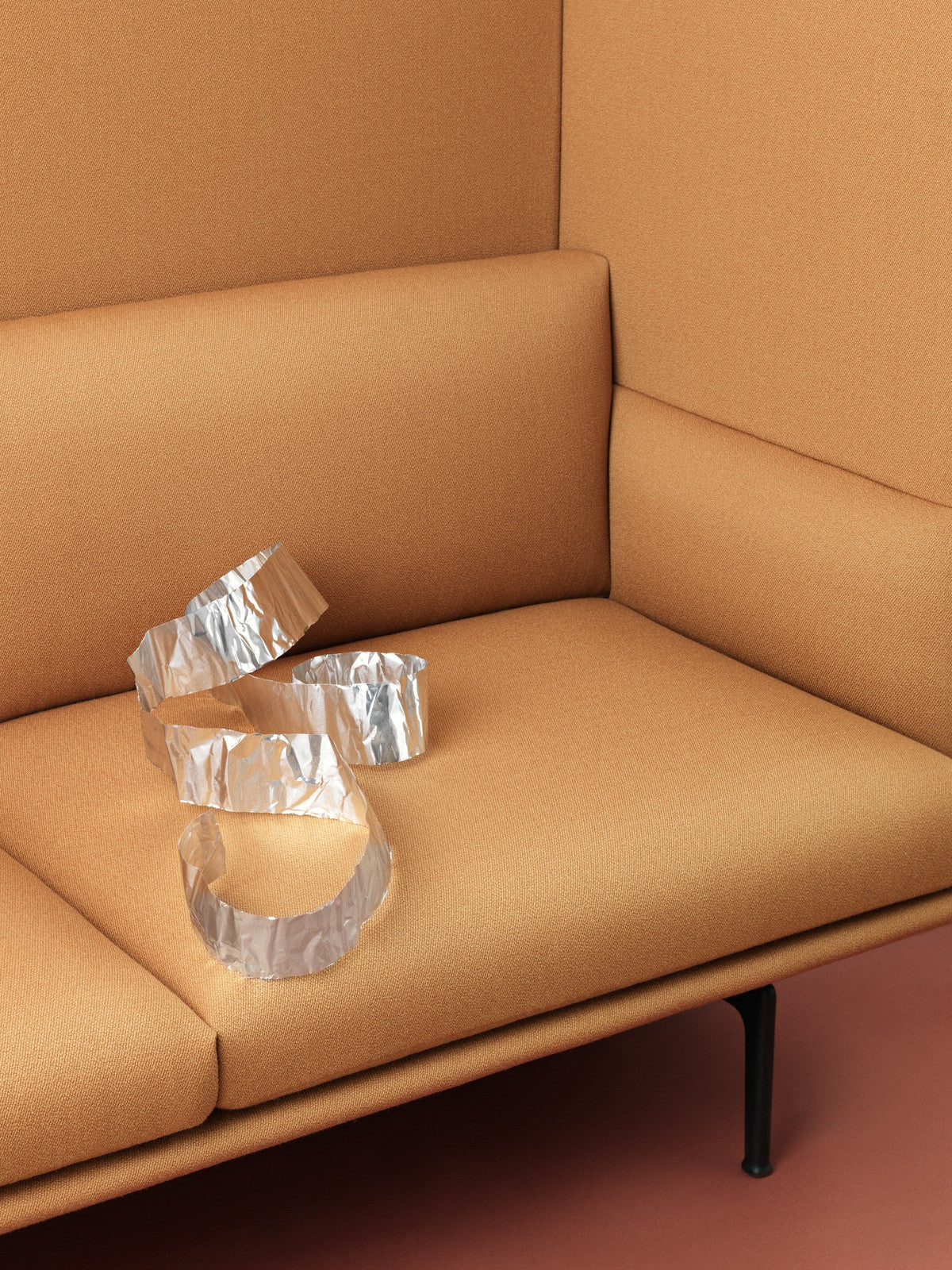 Sofa pro 3 osoby OUTLINE HIGHBACK čalouněná