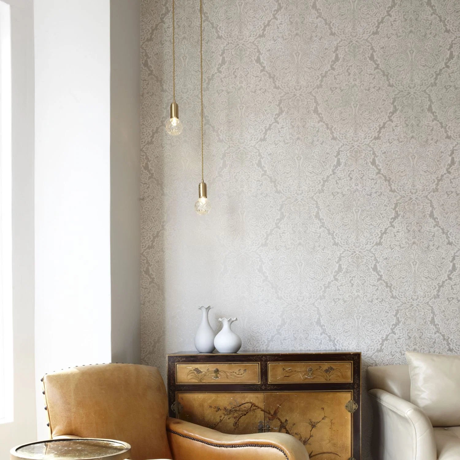 Lustrná lampa CRYSTAL BULB s matným sklem a chromovaným povrchem