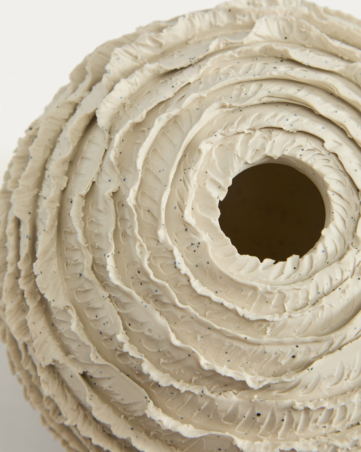 Wazon EVANIA beżowy ceramiczny – ujęcie 3