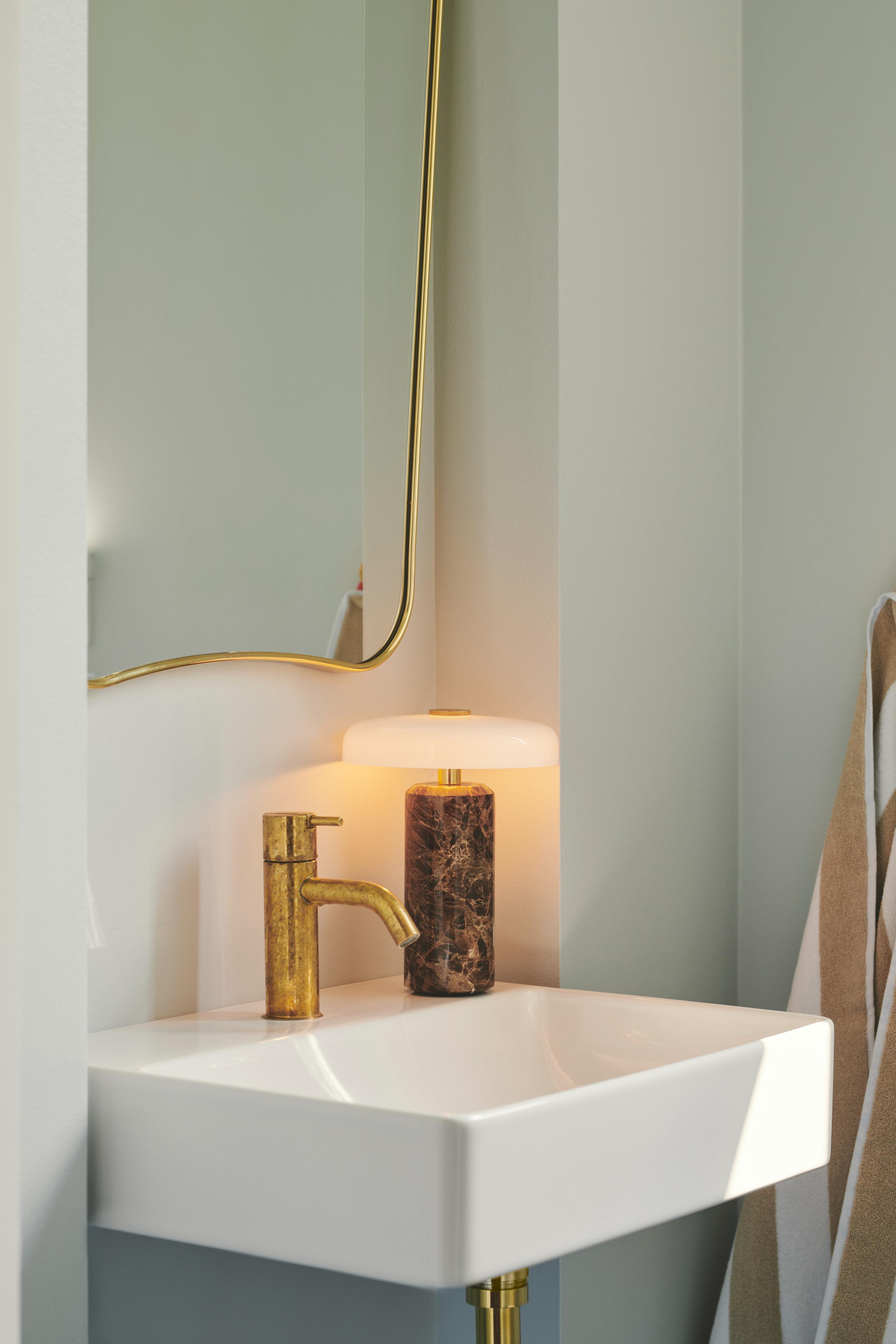 Přenosná lampa TRIP hnědý mramor s mléčně bílým sklem