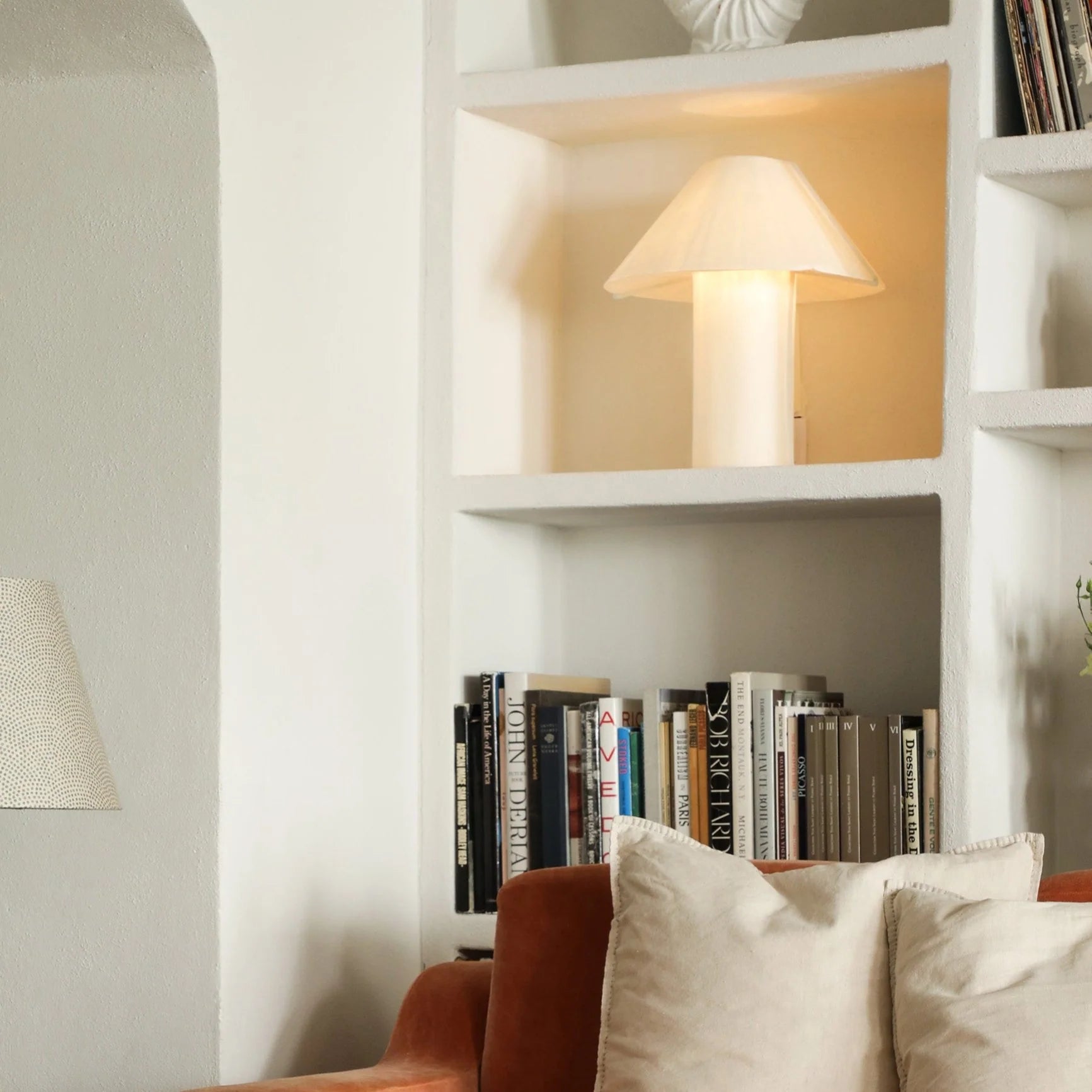 Stolní lampa PAPER zlomená bílá