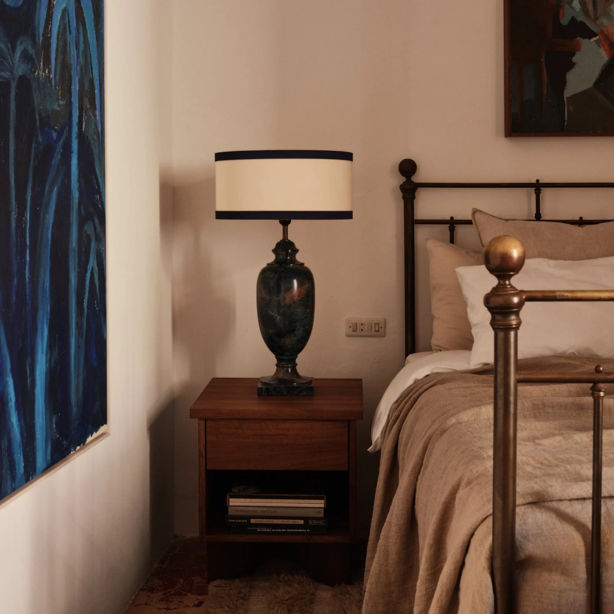 Szafka nocna V drewno orzechowe