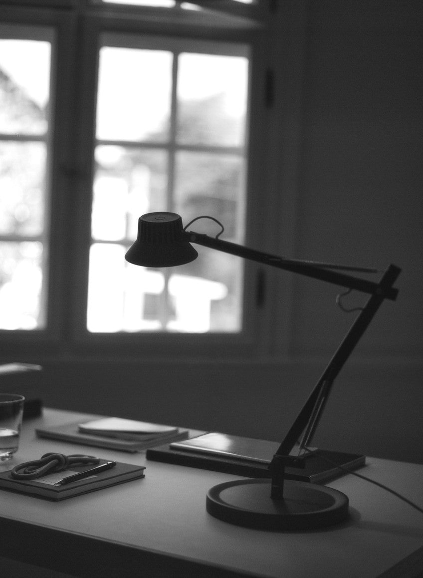 Regulovatelná stolní lampa DEDICATE černá