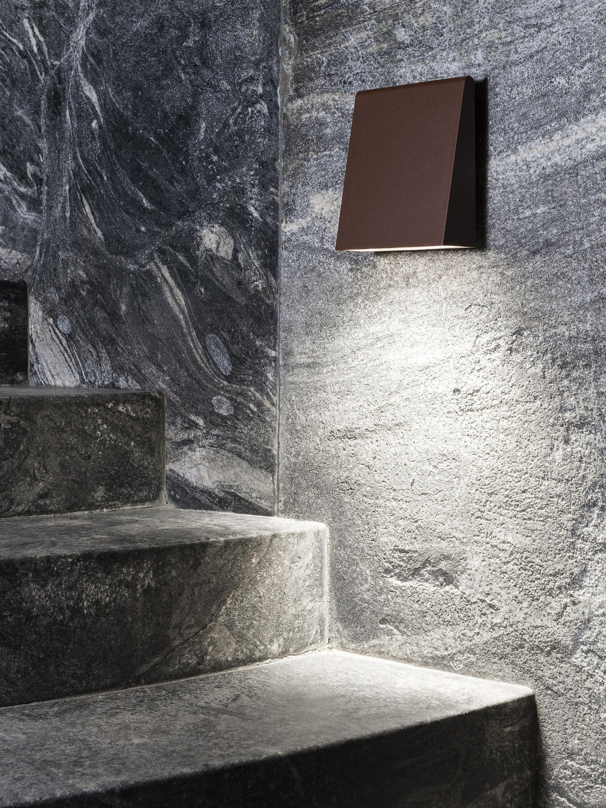 Kinkiet zewnętrzny CUNEO ciemnobrązowy