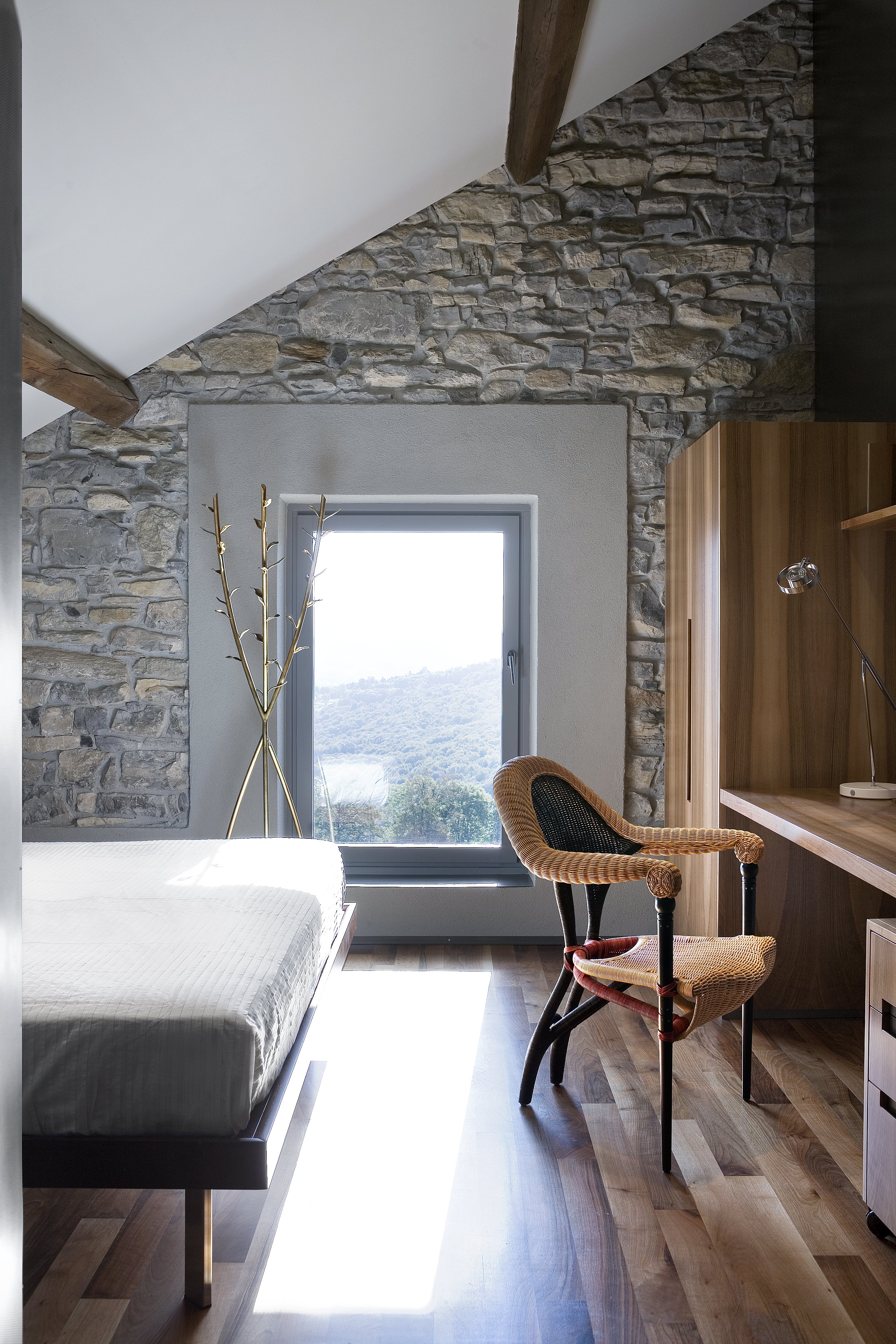 Stojanový věšák ACATE mosaz