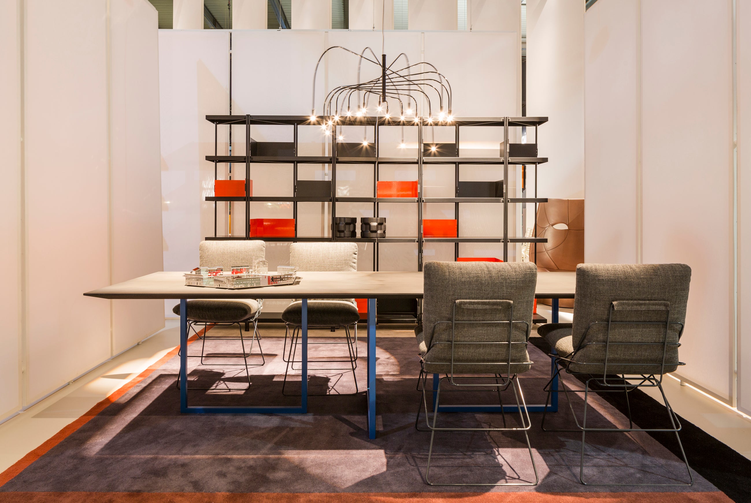 Stůl GAZELLE černá deska s červeným podstavcem